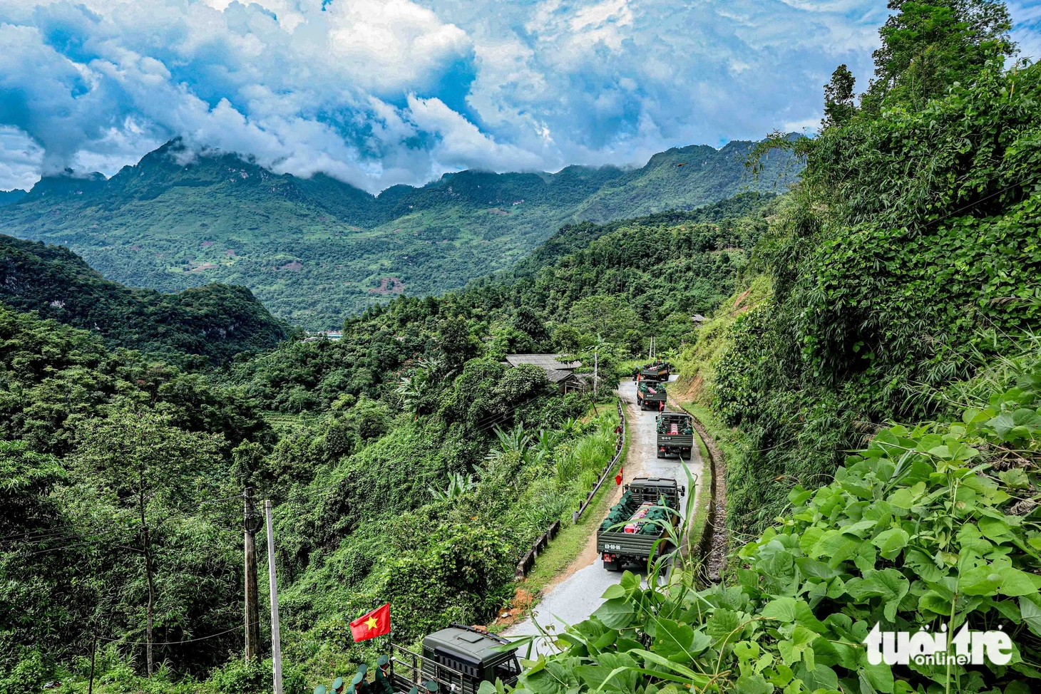 Dòng người đội nắng tiễn đưa 34 liệt sĩ rời chiến trường Vị Xuyên  - Ảnh 13.