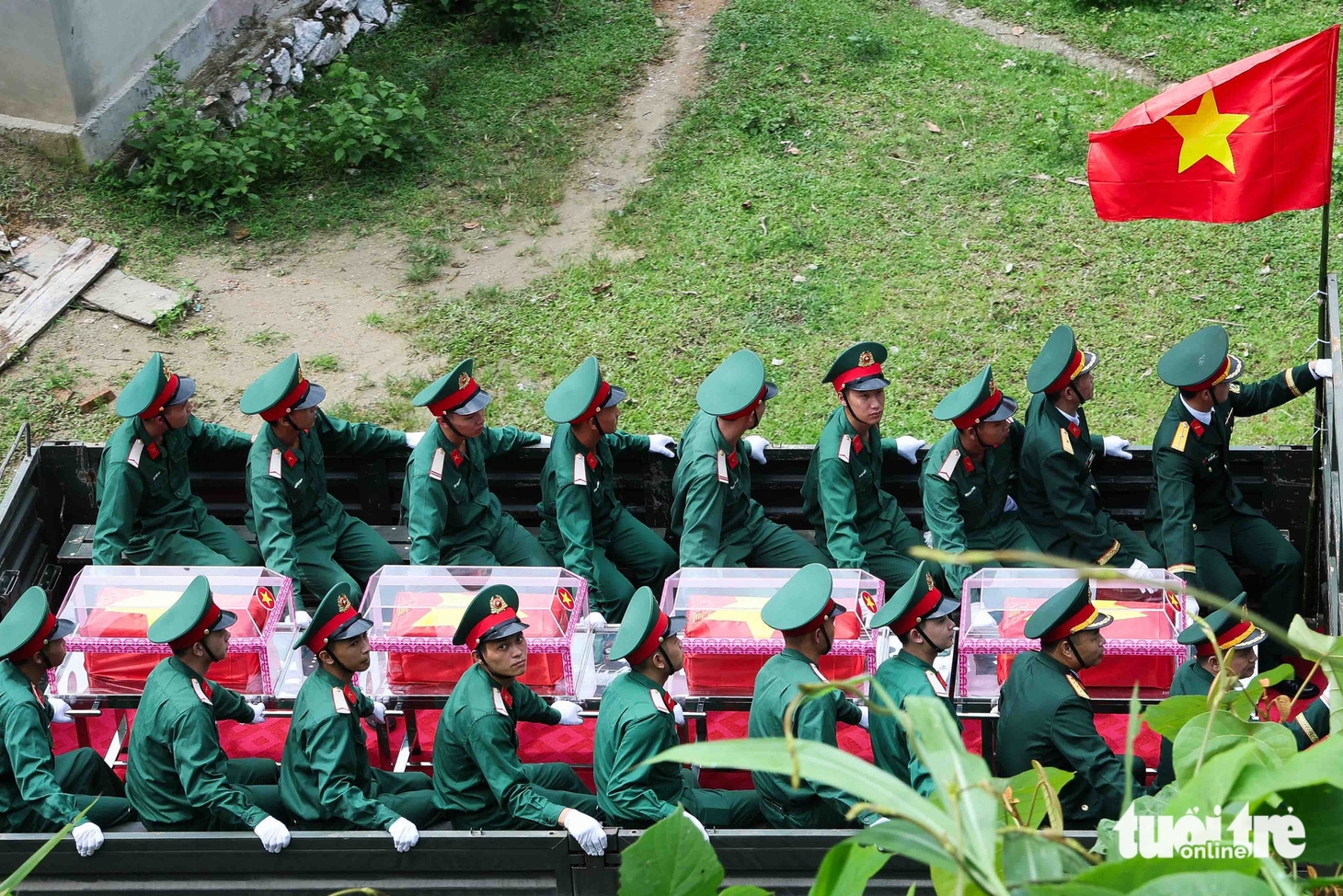 Dòng người đội nắng tiễn đưa 34 liệt sĩ rời chiến trường Vị Xuyên  - Ảnh 14.