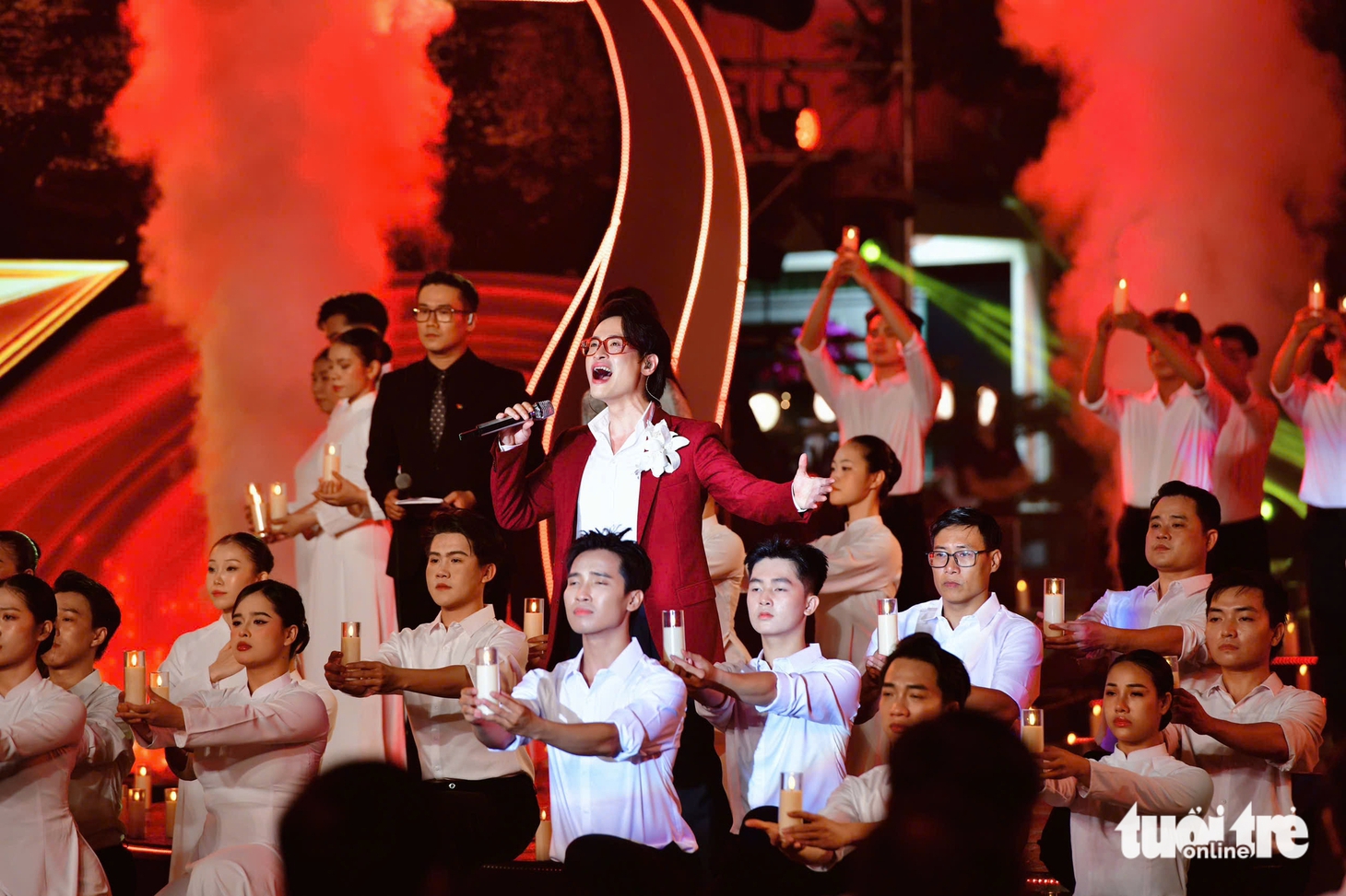 Cầu truyền hình ‘Sao sáng dẫn đường’ đẫm nước mắt: Cô Nhớ tìm thấy manh mối về cha liệt sĩ rồi! - Ảnh 10.