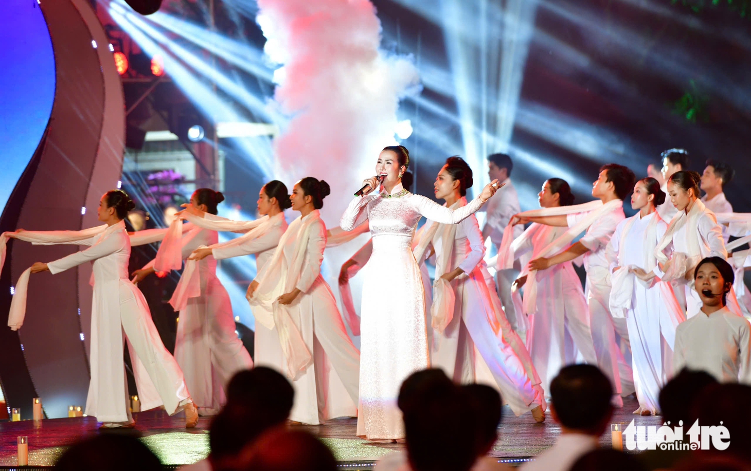 Cầu truyền hình ‘Sao sáng dẫn đường’ đẫm nước mắt: Cô Nhớ tìm thấy manh mối về cha liệt sĩ rồi! - Ảnh 12.