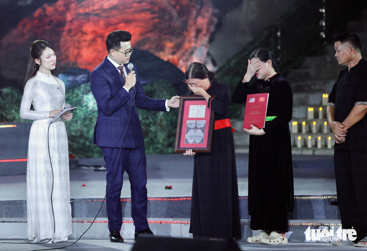 Cầu truyền hình ‘Sao sáng dẫn đường’ đẫm nước mắt: Cô Nhớ tìm thấy manh mối về cha liệt sĩ rồi! - Ảnh 5.