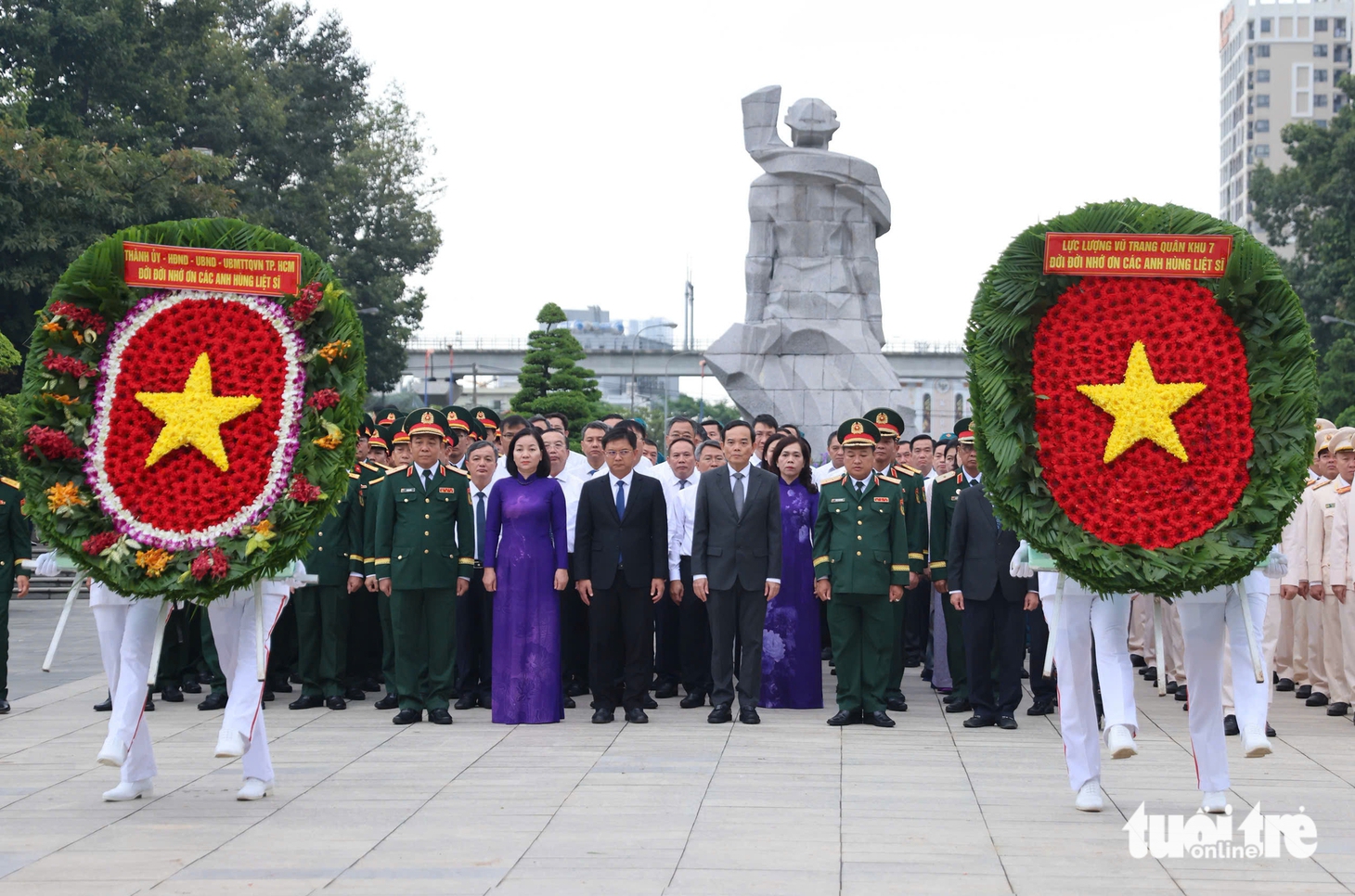 Bí thư Trần Lưu Quang cùng lãnh đạo TP.HCM dâng hương tưởng niệm Anh hùng liệt sĩ nhân ngày 27-7 - Ảnh 2.