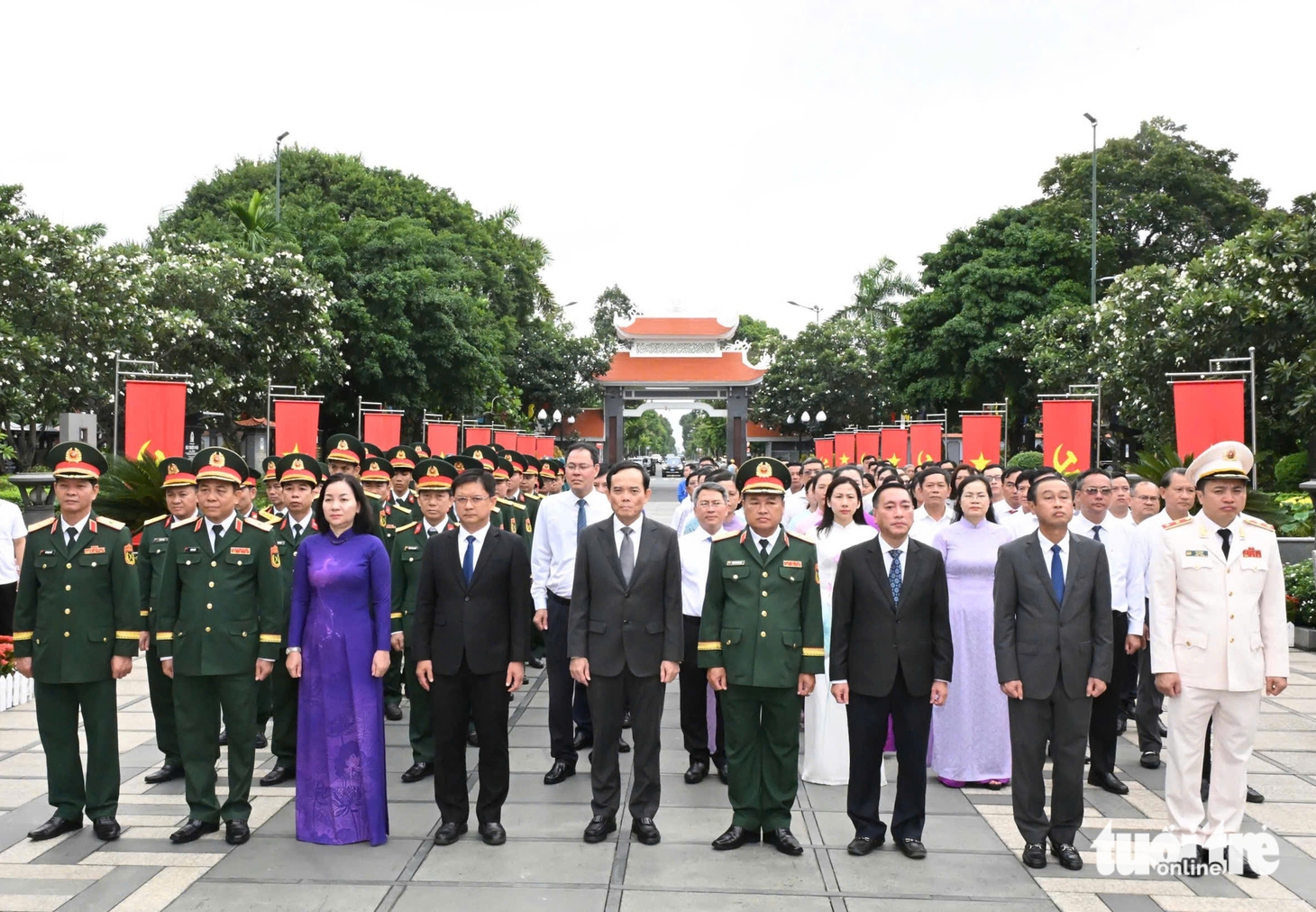 Bí thư Trần Lưu Quang cùng lãnh đạo TP.HCM dâng hương tưởng niệm Anh hùng liệt sĩ nhân ngày 27-7 - Ảnh 4.