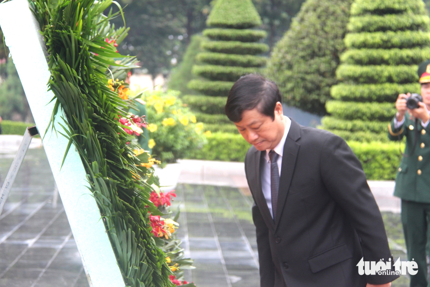 Bí thư Trần Lưu Quang cùng lãnh đạo TP.HCM dâng hương tưởng niệm Anh hùng liệt sĩ nhân ngày 27-7 - Ảnh 8.