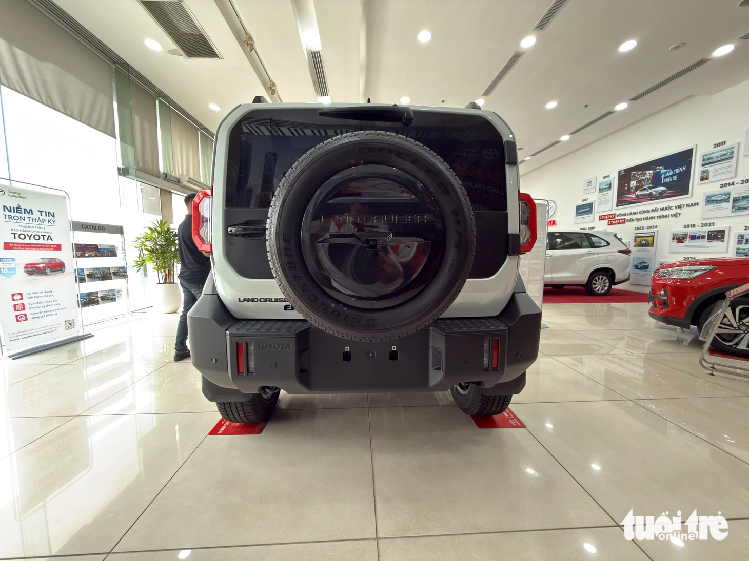 Toyota Land Cruiser FJ ra mắt Việt Nam, giá 1,198 tỉ đồng, động cơ tương tự Fortuner - Ảnh 16.