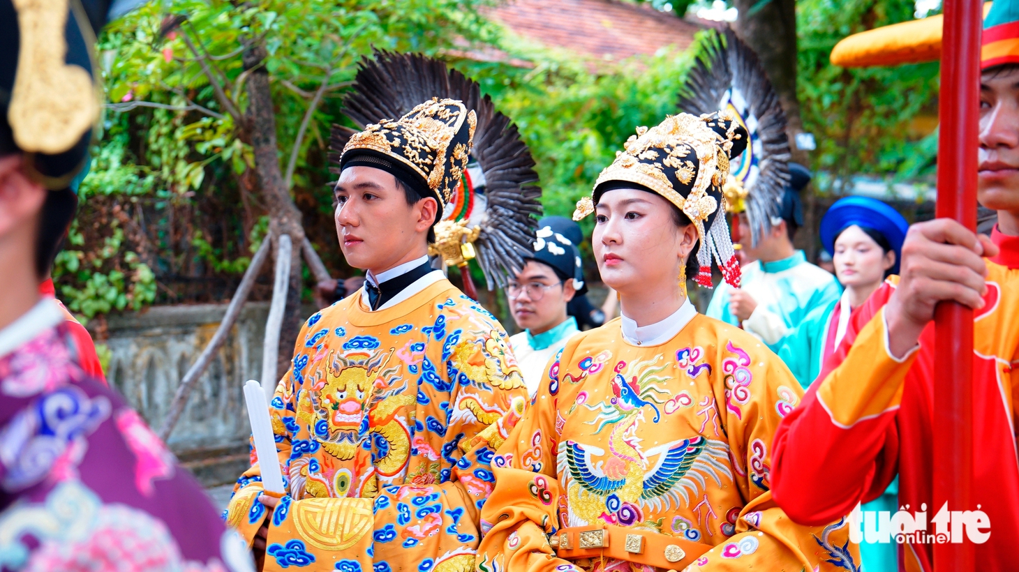 Trường Giang, Hiếu Thứ Hai… cùng bạn trẻ quảng diễn áo dài truyền thống trong Kinh thành Huế - Ảnh 13.
