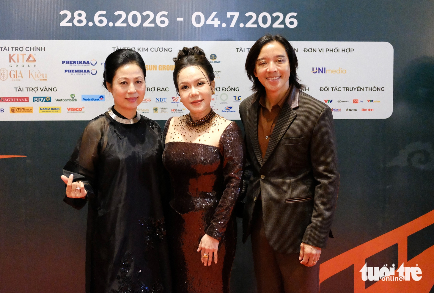 ‘Hoàng hậu cuối cùng’ Tăng Thanh Hà khá căng thẳng trên thảm đỏ DANAFF - Ảnh 7.