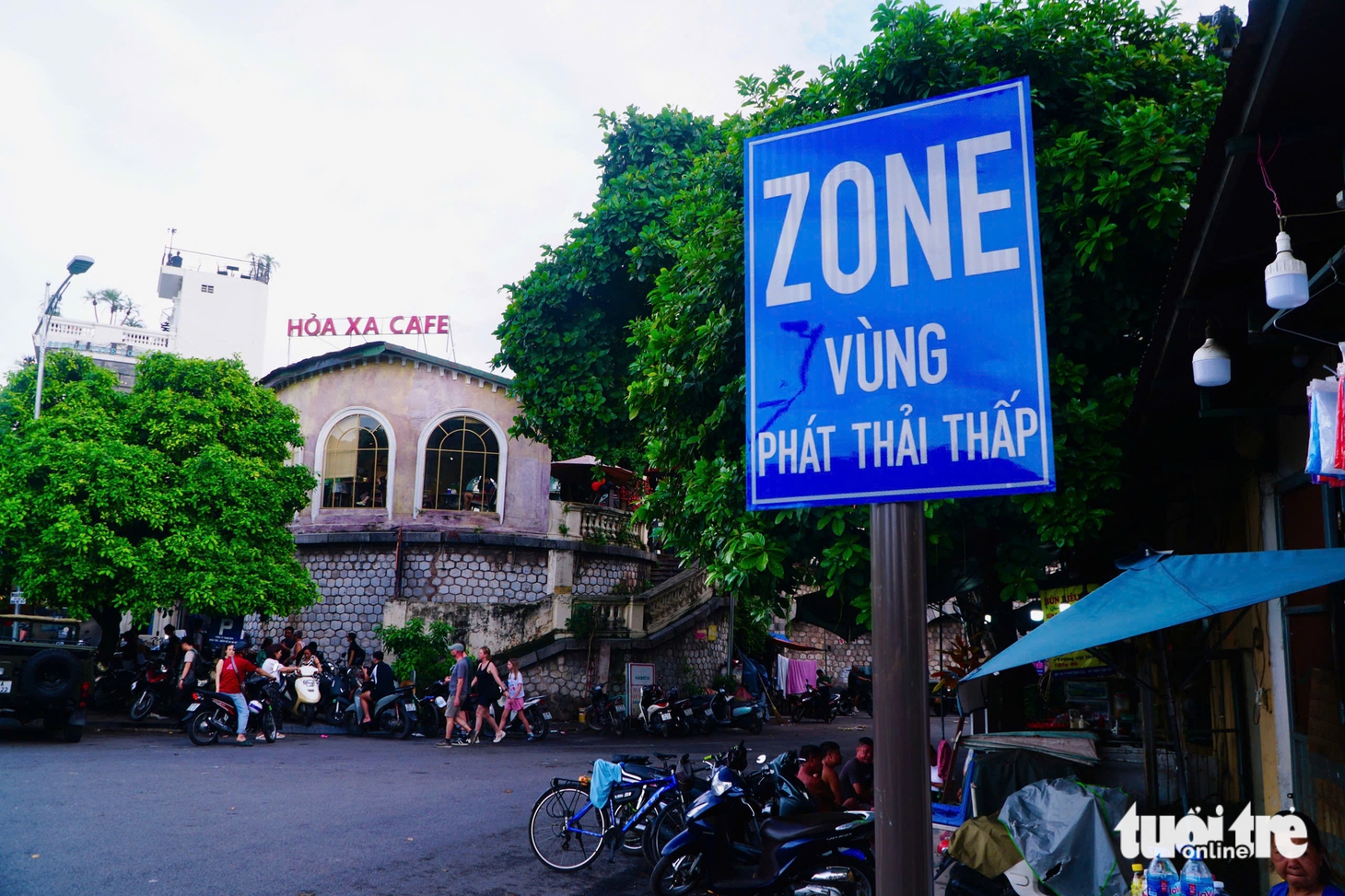 Hà Nội tuần đầu 'kích hoạt' vùng phát thải thấp, nhà trong khu vực cấm phải xuống xe dắt bộ - Ảnh 1.
