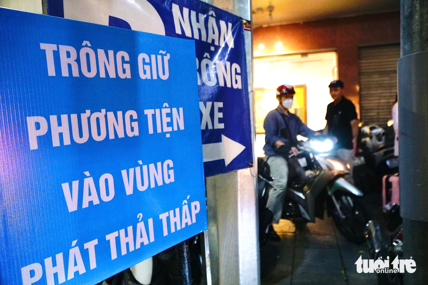 Hà Nội tuần đầu 'kích hoạt' vùng phát thải thấp, nhà trong khu vực cấm phải xuống xe dắt bộ - Ảnh 7.