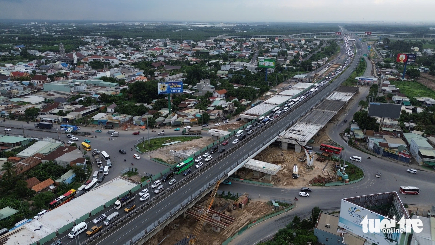 Ùn tắc giao thông kéo dài trên cao tốc từ Dầu Giây về TP . HCM , tài xế cần chú ý - Ảnh 4.