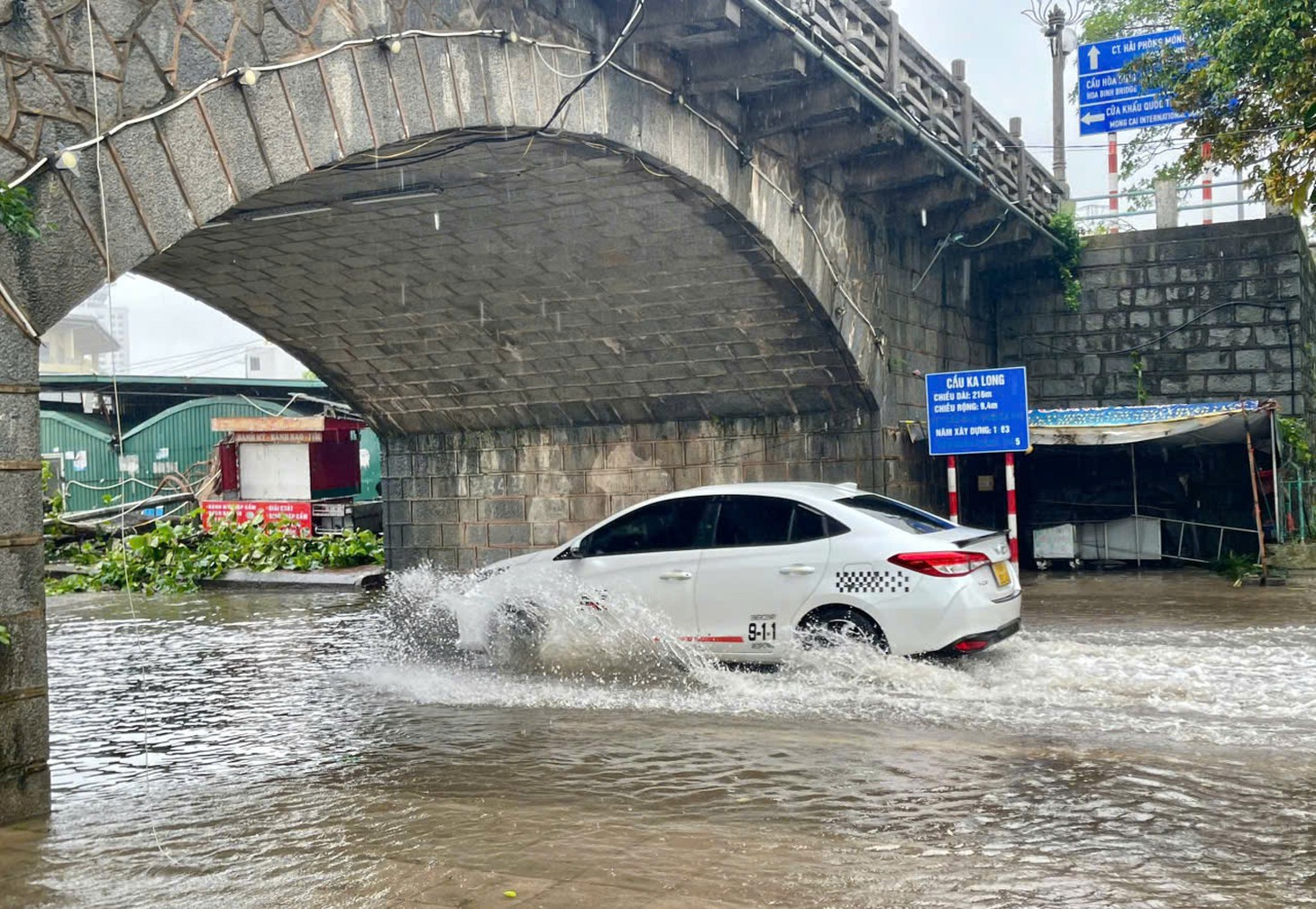 Bão số 1 tàn phá Móng Cái gây thiệt hại nặng nề cho người dân - Ảnh 9.