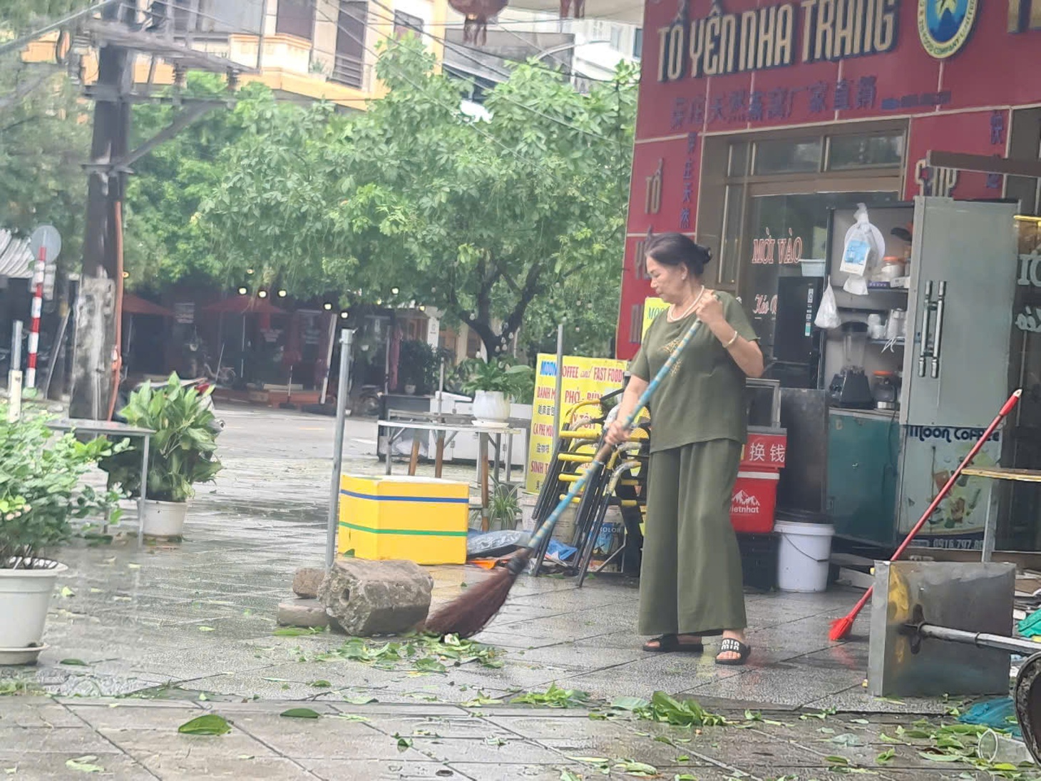 Bão số 1 tàn phá Móng Cái gây thiệt hại nặng nề cho người dân - Ảnh 11.