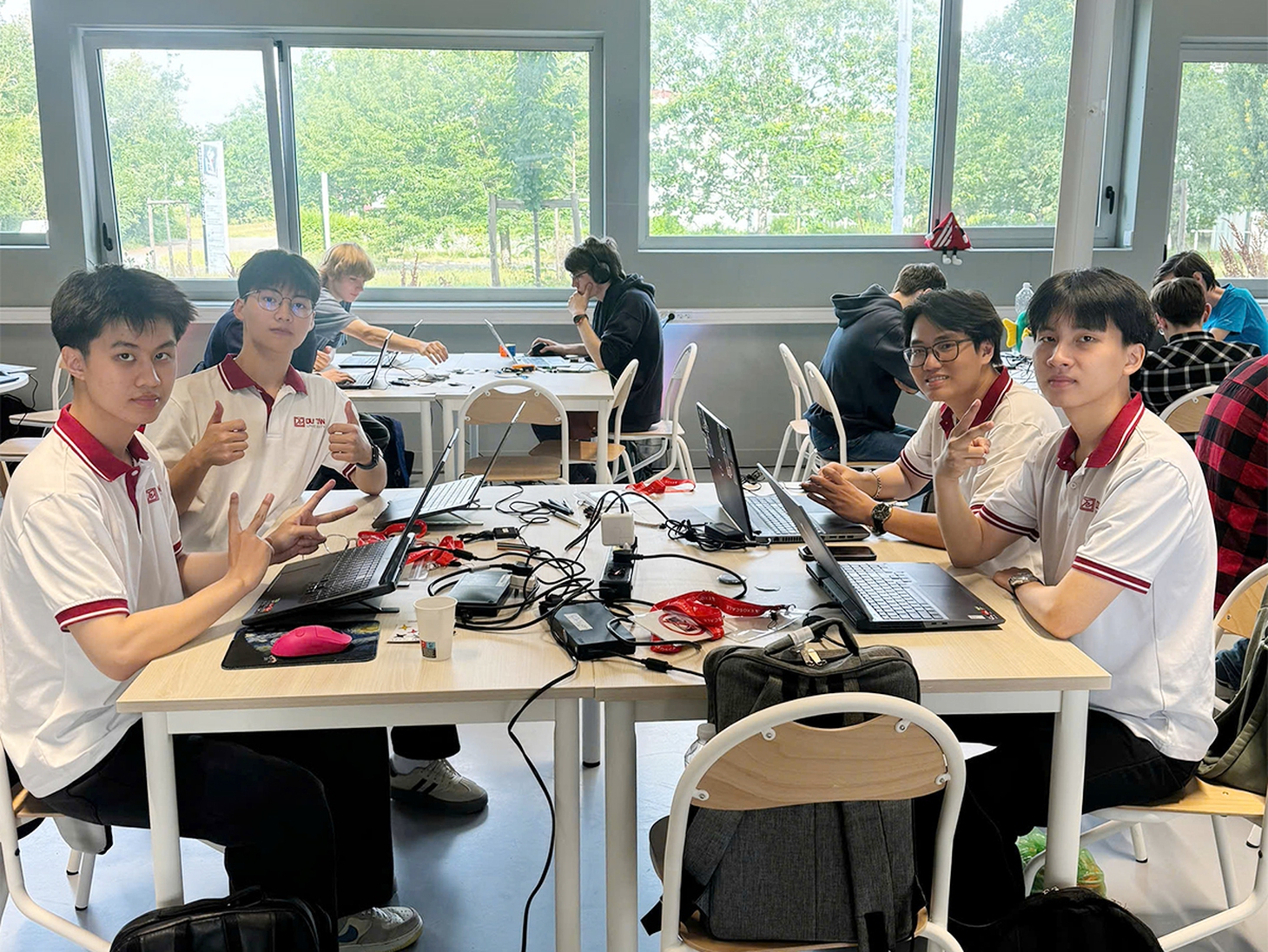 Sinh viên Duy Tân vào Top 5 cuộc thi Midnight Flag CTF 2026 ở Pháp - Ảnh 3.