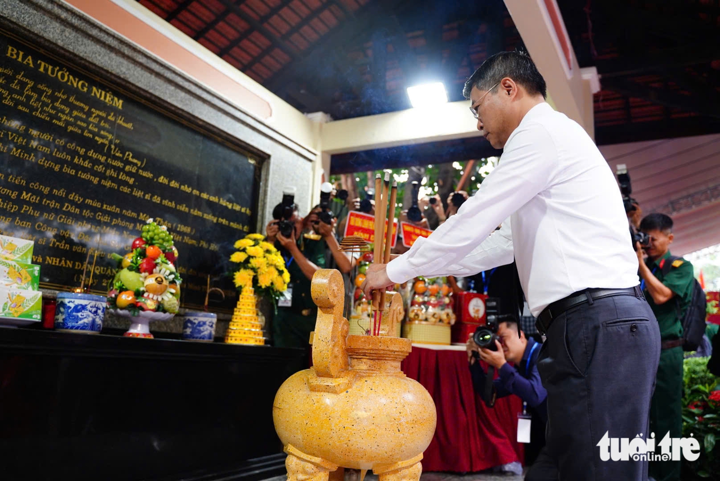 Thủ tướng Lê Minh Hưng dâng hương và dự lễ tìm kiếm, quy tập hài cốt liệt sĩ công viên Lê Thị Riêng - Ảnh 4.