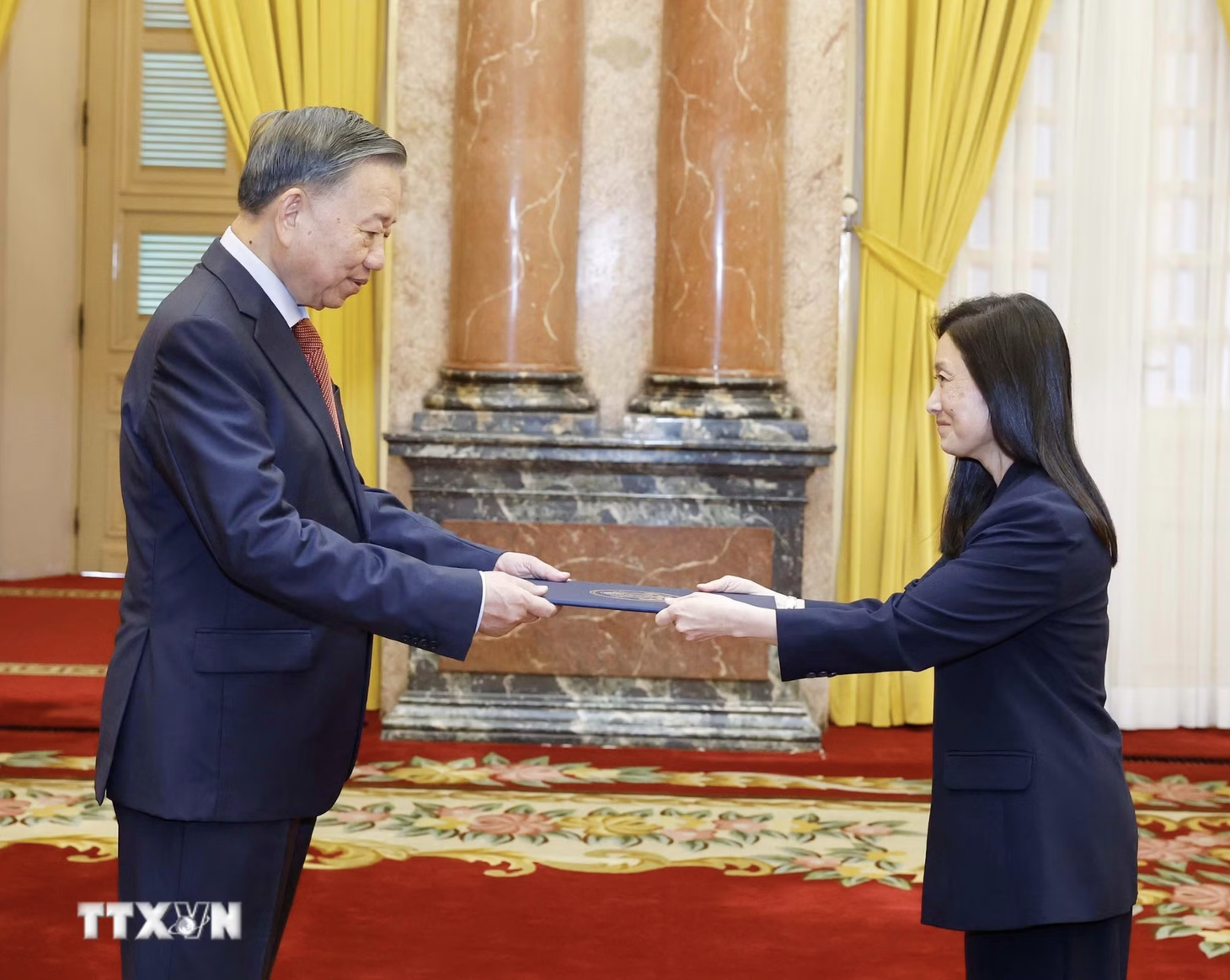 Đại sứ Mỹ, Bồ Đào Nha, Iran, Mông Cổ và Myanmar trình Quốc thư lên Tổng Bí thư, Chủ tịch nước Tô Lâm - Ảnh 1.