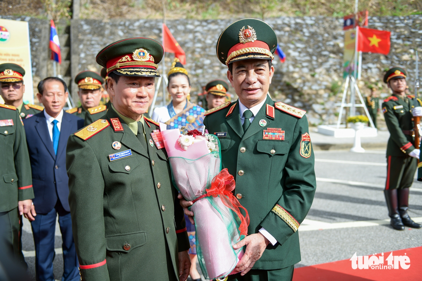 Bộ trưởng Quốc phòng Việt Nam - Lào chứng kiến ... - Ảnh 1.