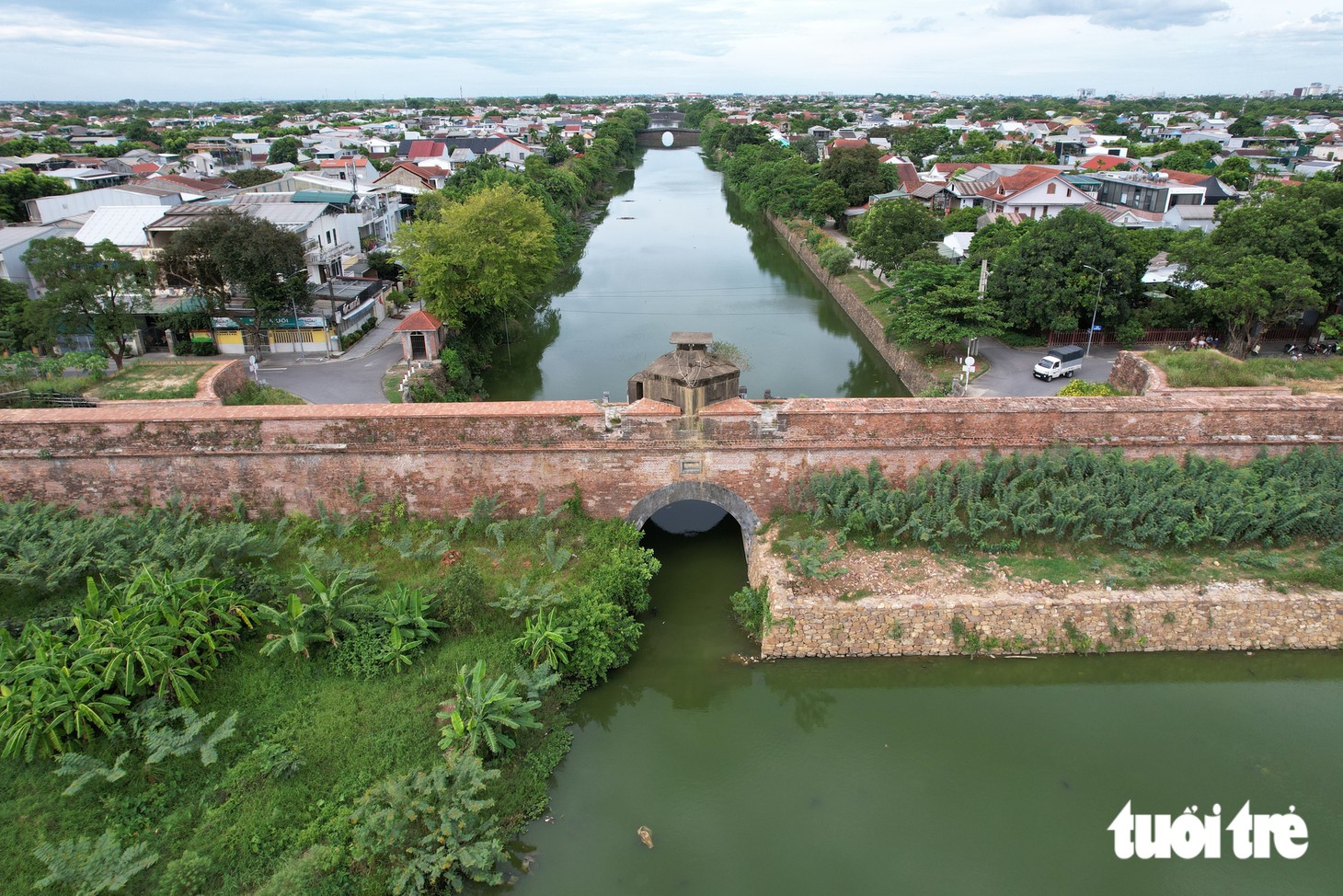 Cận cảnh bộ đội công binh tháo dỡ lô cốt quân sự nằm trong Kinh thành Huế - Ảnh 9.