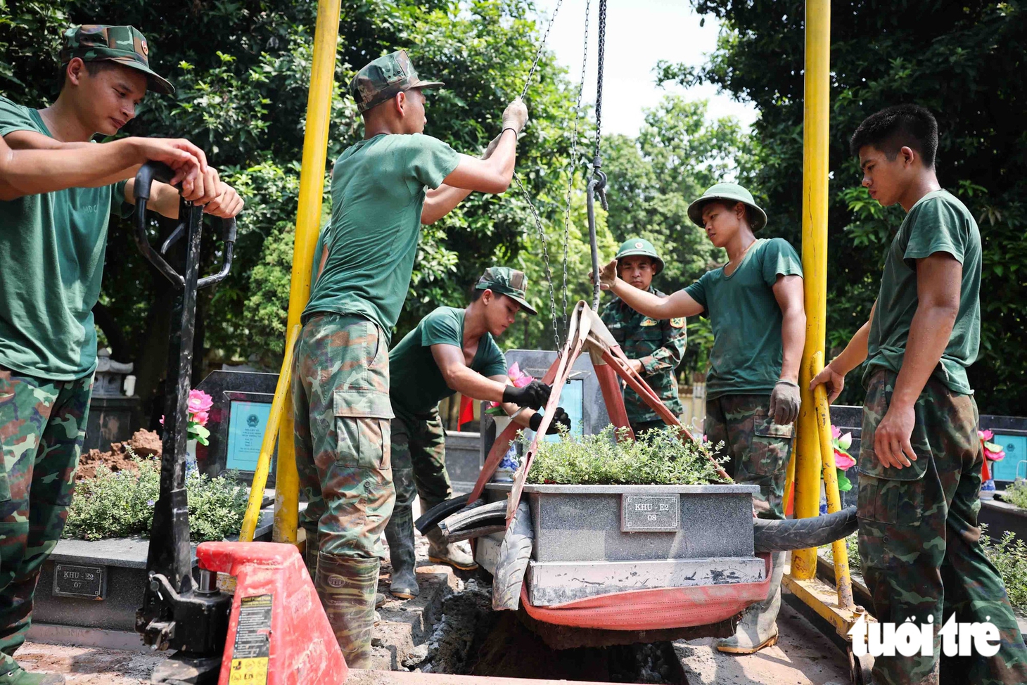 Khai quật tìm danh tính 469 Liệt sĩ chống Pháp sau 70 năm tại Nghĩa trang Mai Dịch - Ảnh 7.