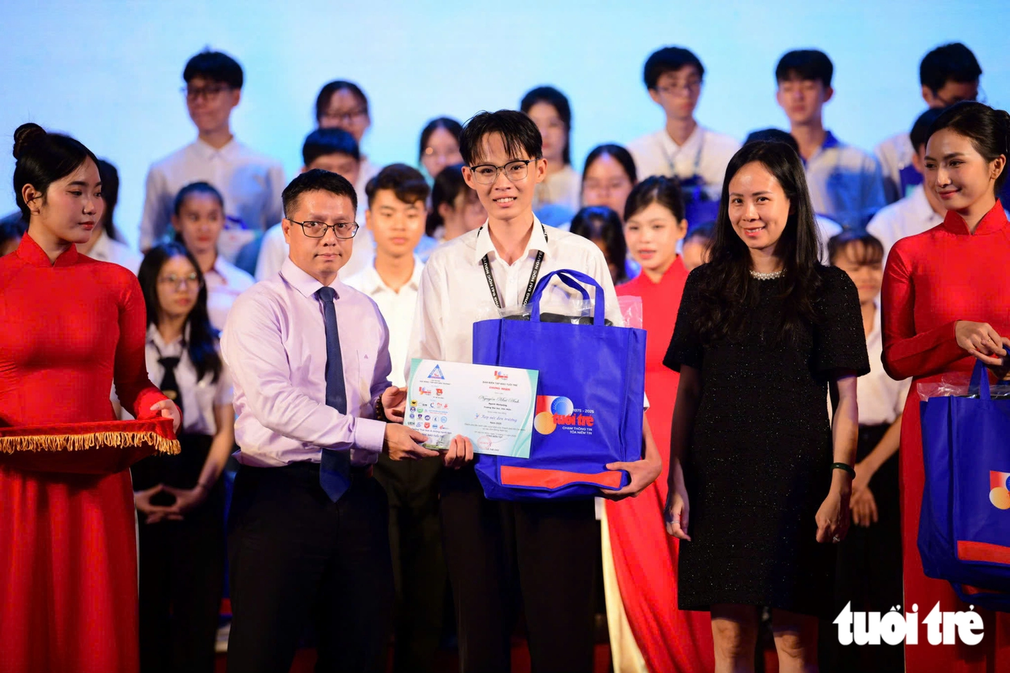 Tiếp sức đến trường 2026: Các trường đại học chung tay 3,875 tỉ đồng, tăng 45 suất học bổng - Ảnh 2.