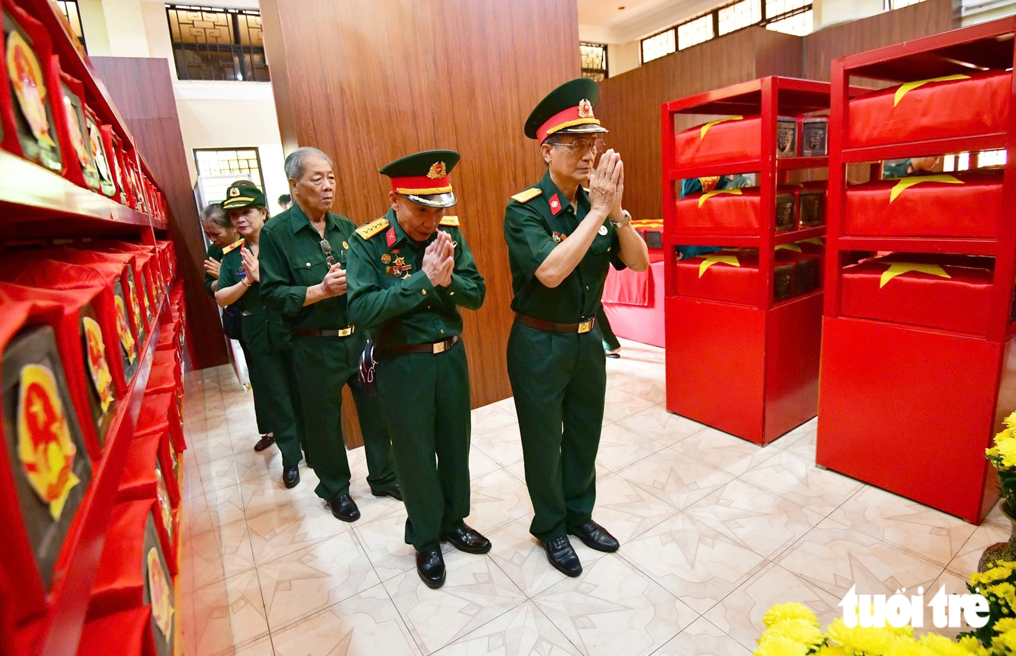 'Đón anh về mà dòng lệ trào dâng' - Ảnh 10.