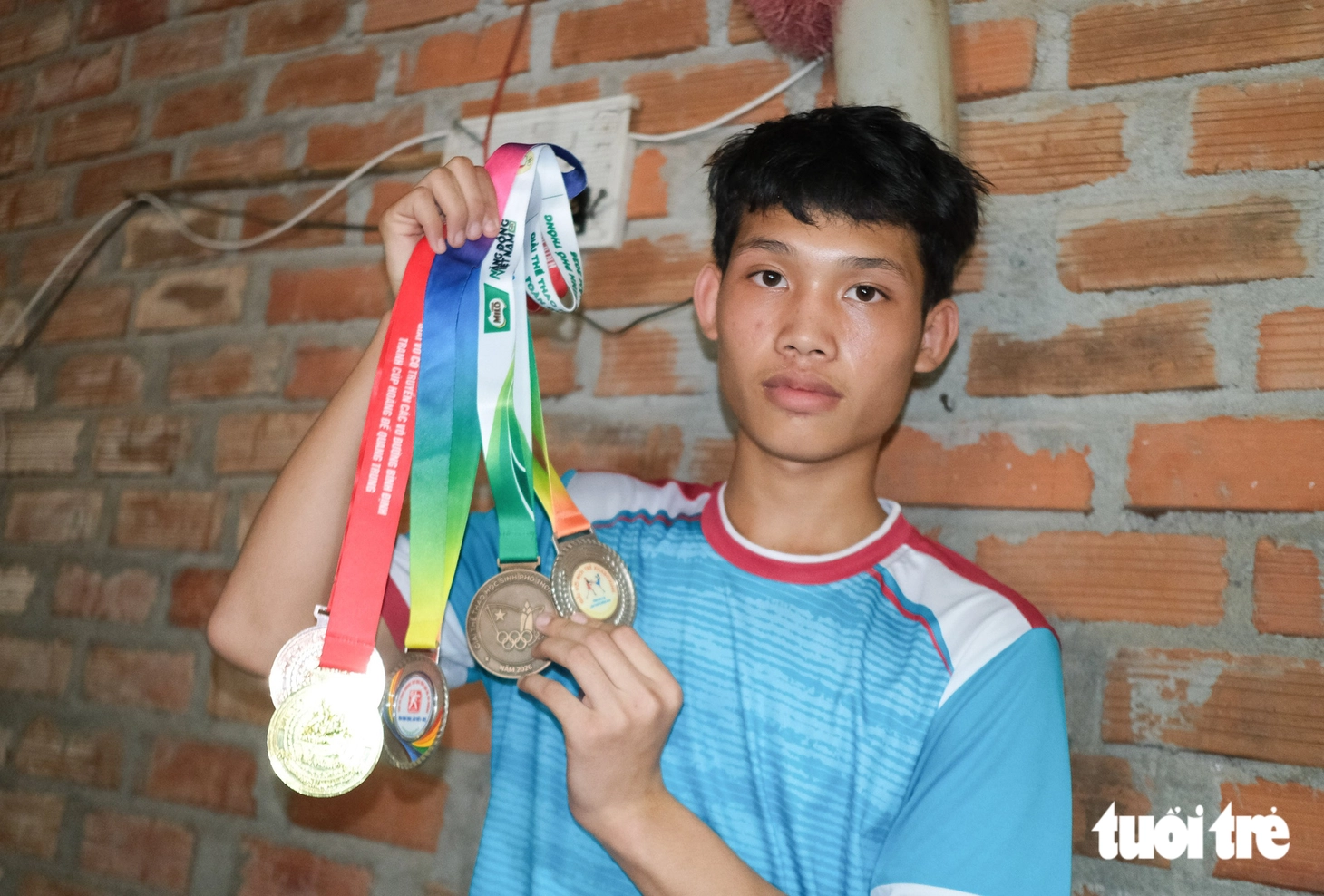 Nhà cửa tan tành trong lũ 2025, nhưng gen Z vẫn chạm đến huy chương quốc gia và giải nhất tỉnh  - Ảnh 3.