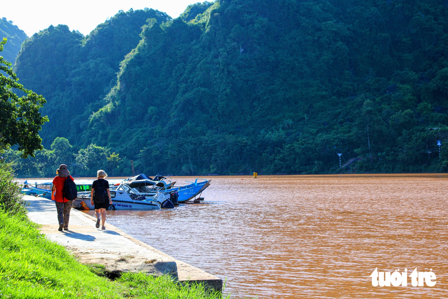 Về Phong Nha ngắm sông Son đỏ ngầu, nghe truyền thuyết mối tình gắn liền với tên sông - Ảnh 3.