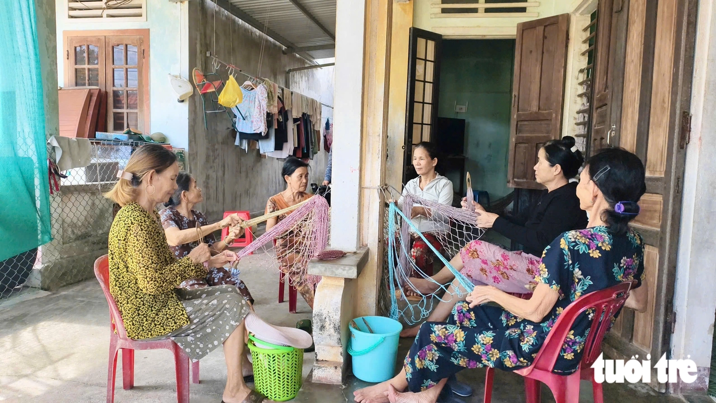 Những người giữ nghề đan võng gần trăm năm ở Quảng Ngãi - Ảnh 1.
