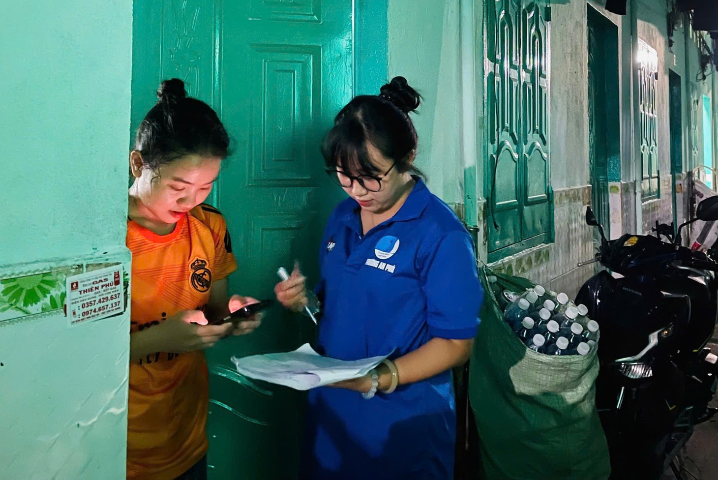 Bình dân học vụ số đưa kỹ năng số đến từng nhà dân tại TP . HCM - Ảnh 3.