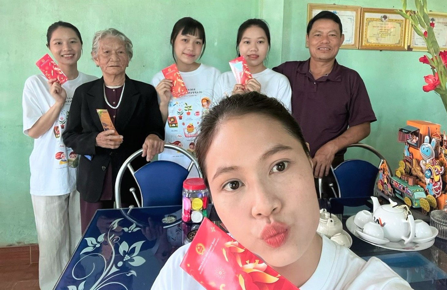 Gặp lại ba chị em cùng nhận học bổng Tiếp sức đến trường - Ảnh 4.