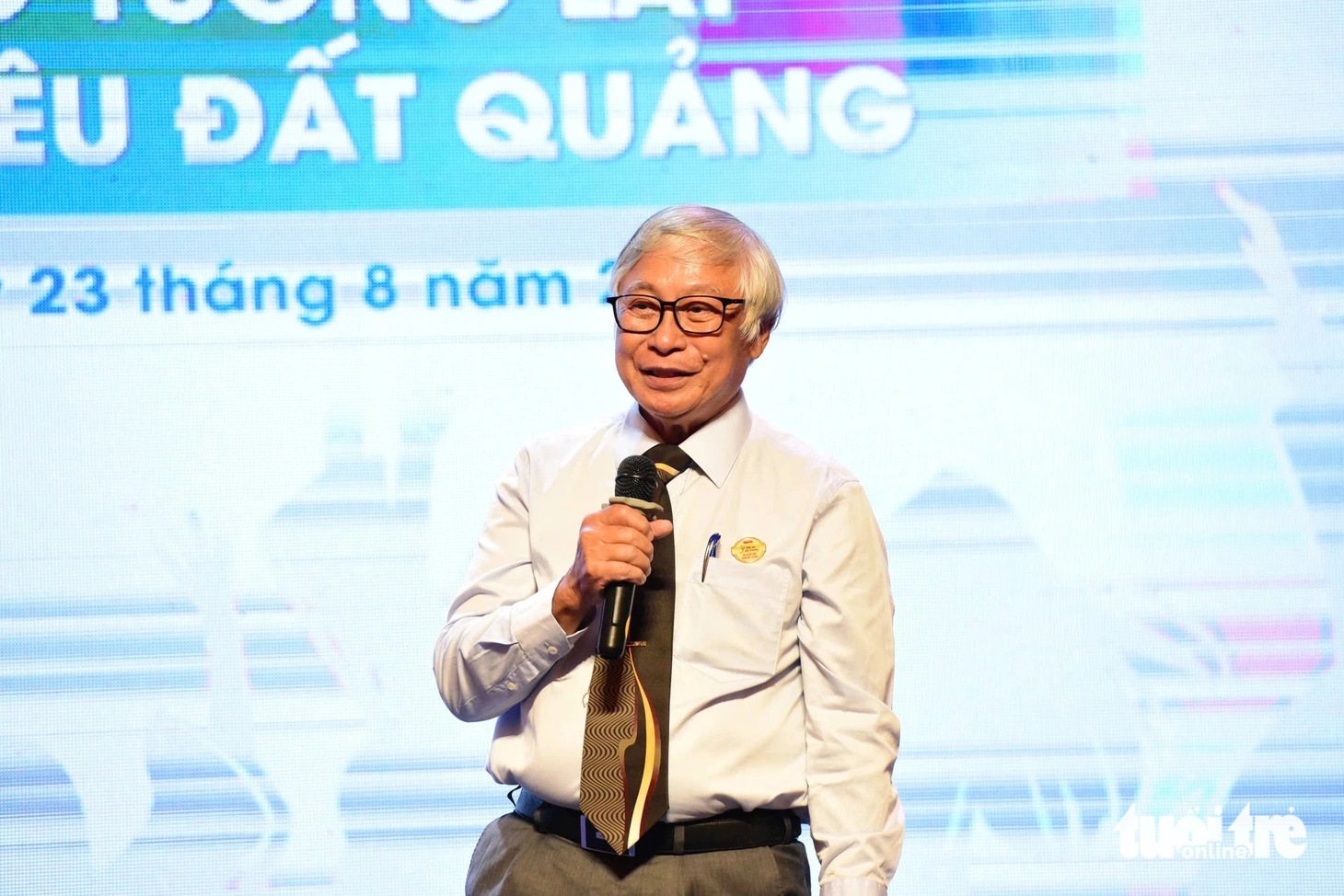 Cậu học trò mang bệnh nhận học bổng Tiếp sức đến trường 50 triệu đồng - Ảnh 4.