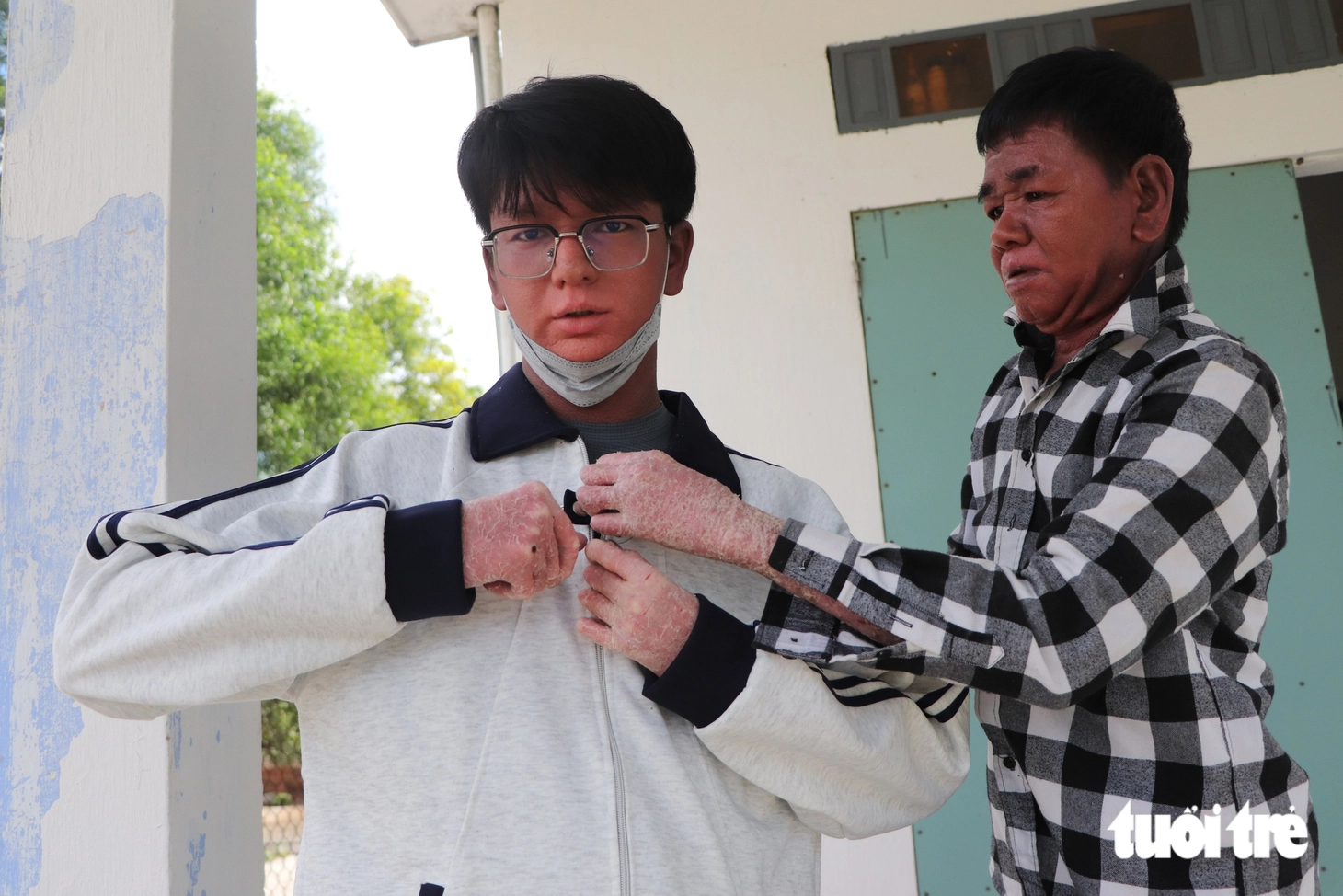 Cậu học trò mang bệnh nhận học bổng Tiếp sức đến trường 50 triệu đồng - Ảnh 2.