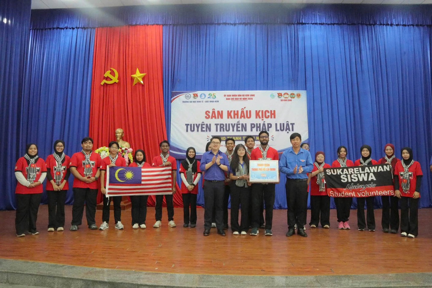 Những 'món quà' ở lại với người dân từ chiến sĩ tình nguyện quốc tế Mùa hè xanh - Ảnh 4.