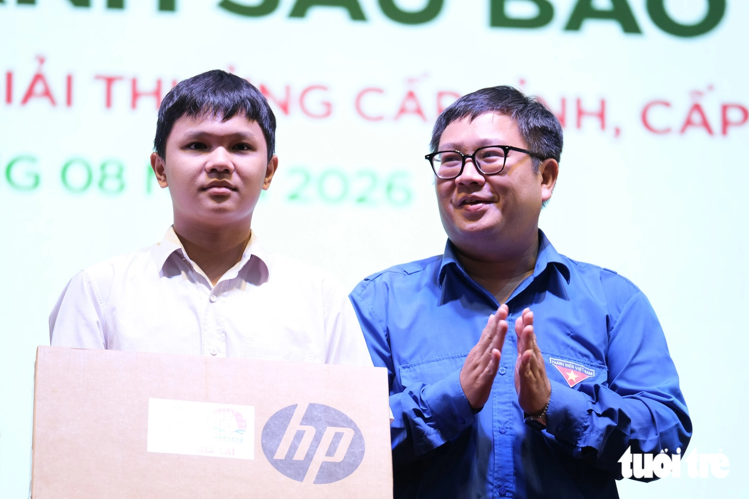 Thưởng 129 HS giỏi tỉnh và quốc gia vươn lên từ bao mái nhà tan tành trong bão lũ 2025 - Ảnh 7.