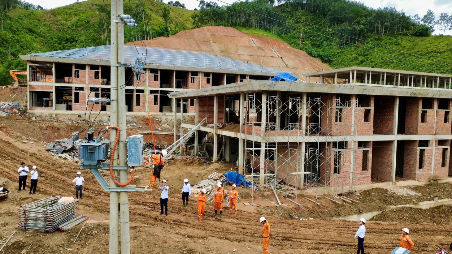 Điện lực Đà Nẵng hoàn thành cấp điện 6/6 trường nội trú liên cấp vùng biên - Ảnh 4.