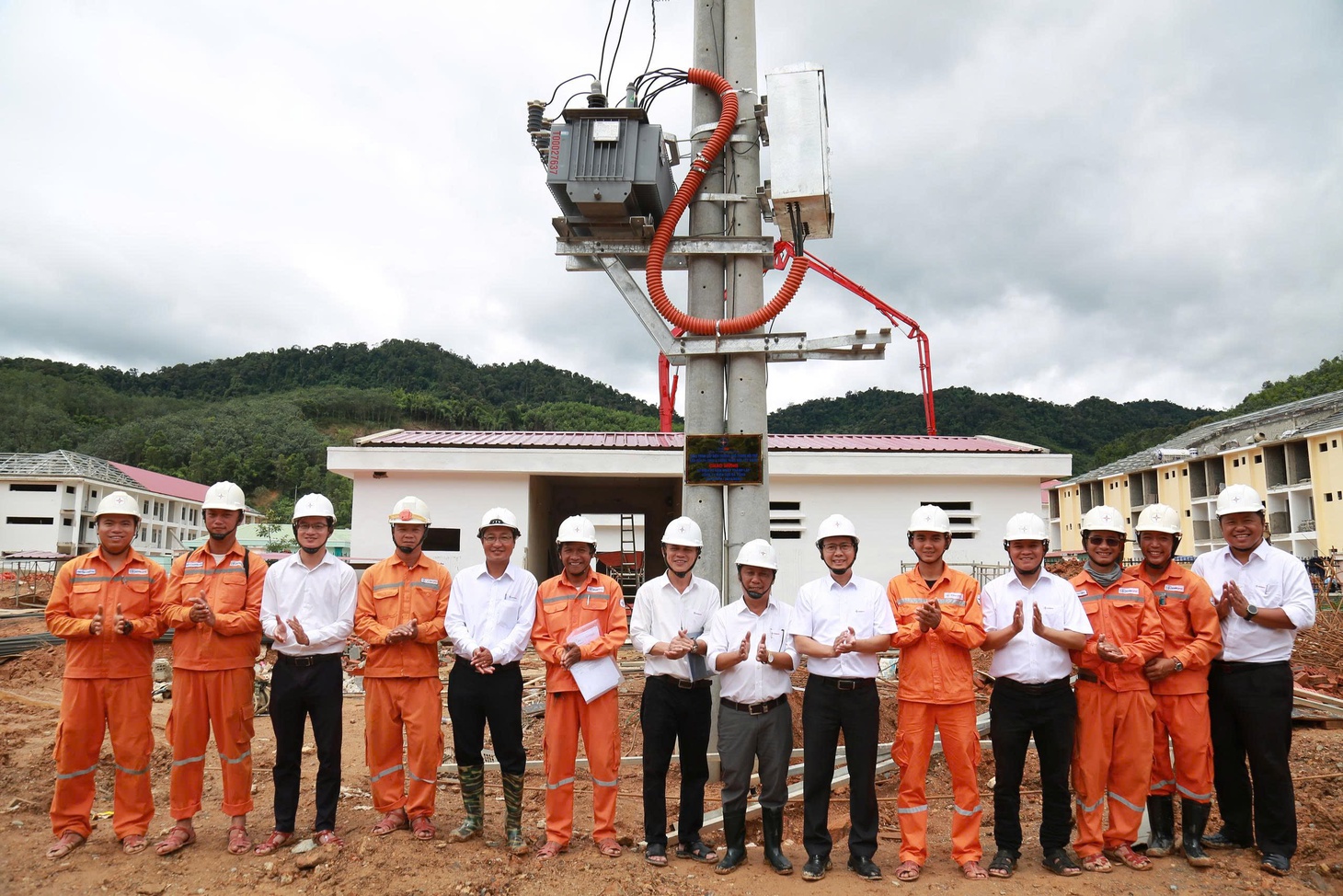 Điện lực Đà Nẵng hoàn thành cấp điện 6/6 trường nội trú liên cấp vùng biên - Ảnh 3.