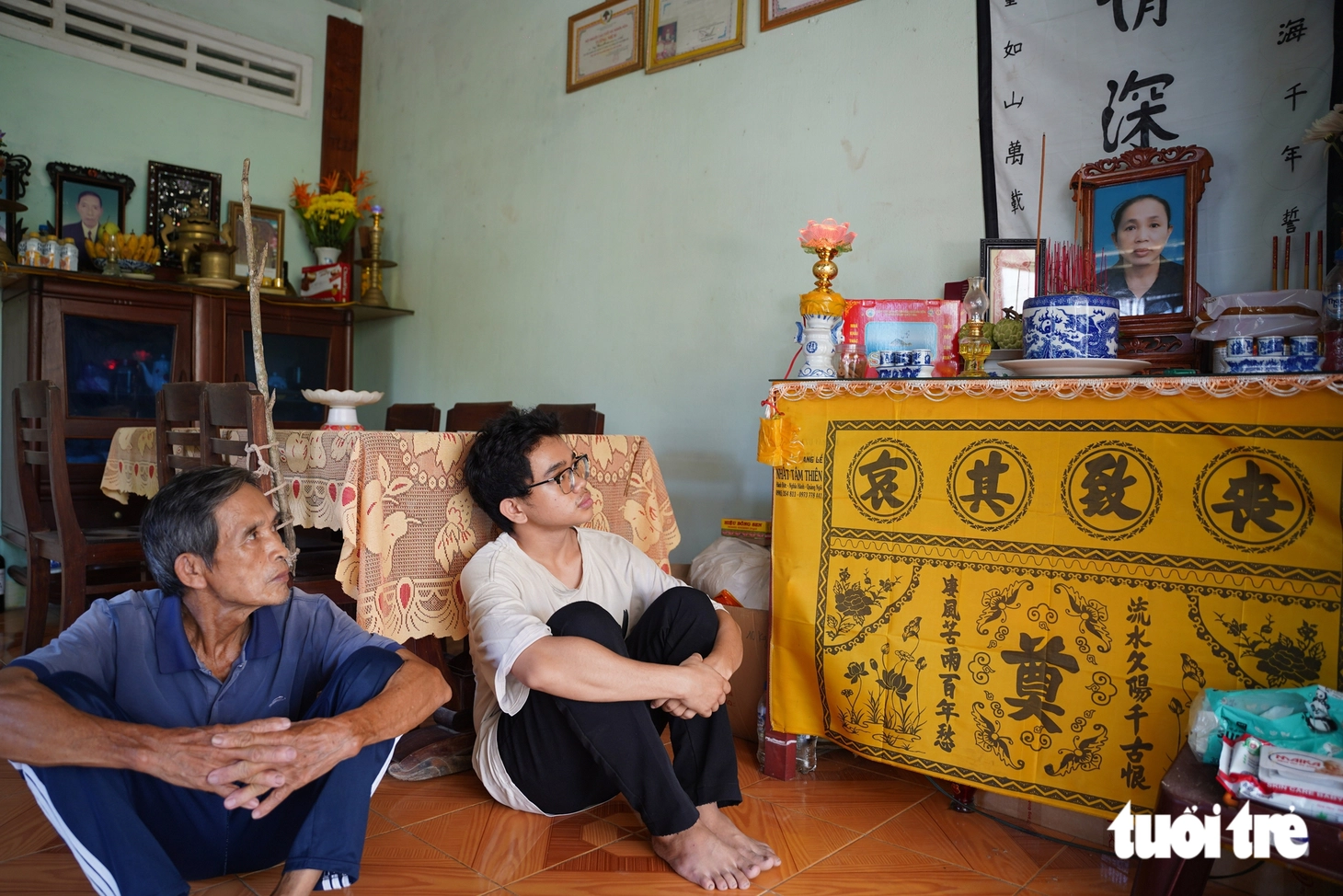 Tiếp sức đến trường: Mẹ ung thư qua đời, tân sinh viên Đại học Bách khoa ngồi bán dép ở chợ Nghĩa Hòa - Ảnh 4.