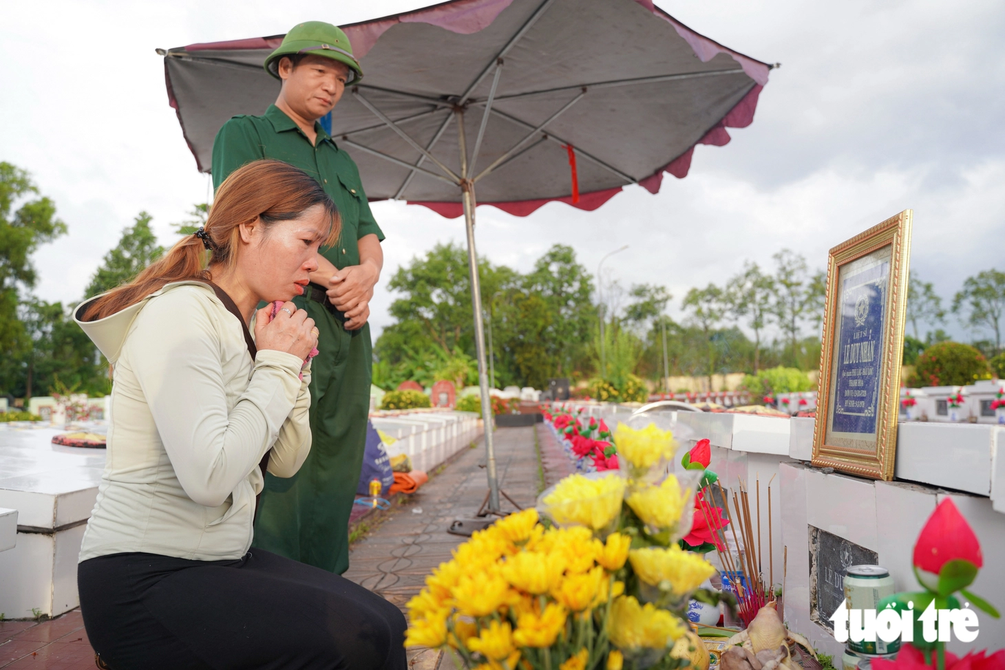 Con gái liệt sĩ Lê Duy Nhẫn: 'Dù không thể nhớ rõ gương mặt bố nhưng trong lòng con, bố luôn là người vĩ đại' - Ảnh 2.