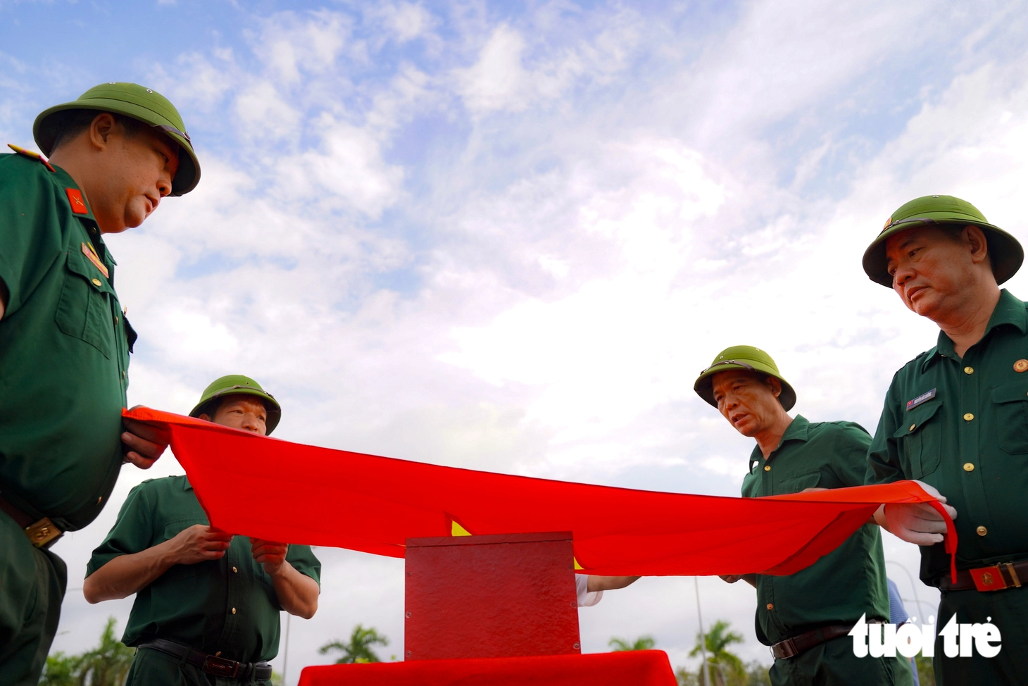 Con gái liệt sĩ Lê Duy Nhẫn: 'Dù không thể nhớ rõ gương mặt bố nhưng trong lòng con, bố luôn là người vĩ đại' - Ảnh 3.