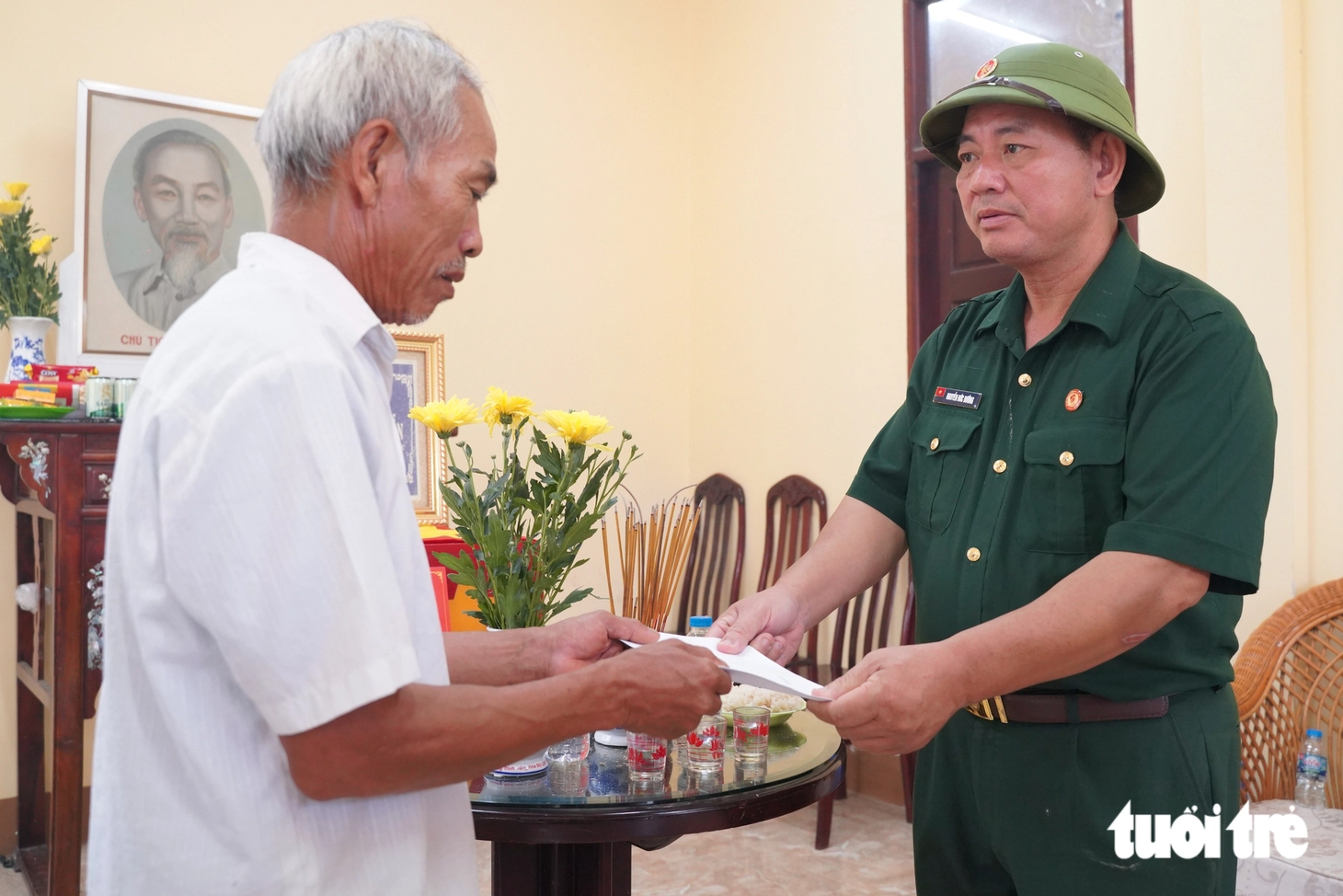 Con gái liệt sĩ Lê Duy Nhẫn: 'Dù không thể nhớ rõ gương mặt bố nhưng trong lòng con, bố luôn là người vĩ đại' - Ảnh 6.