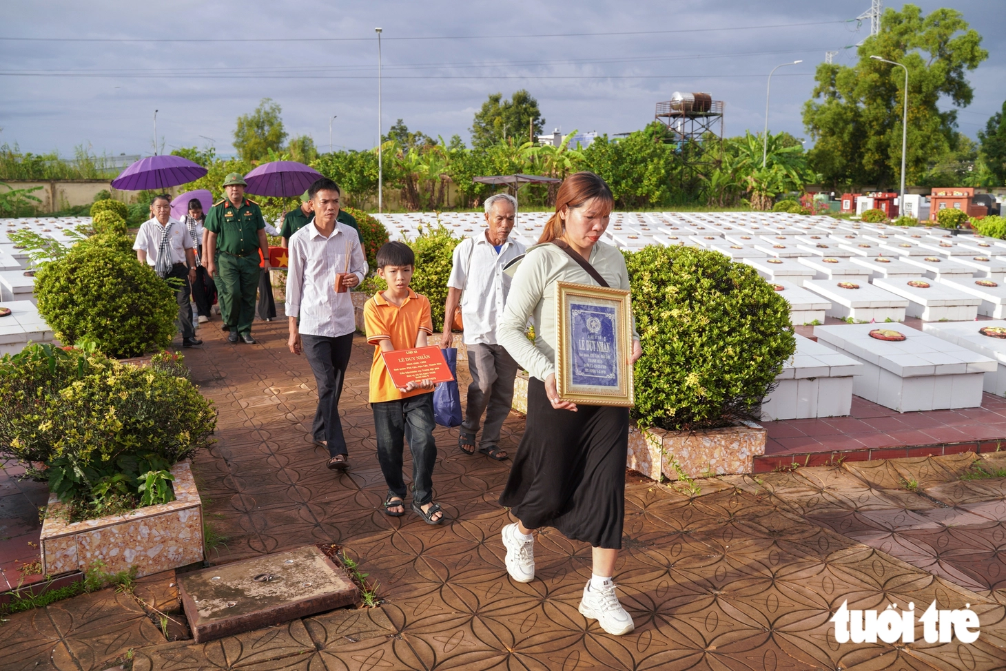 Con gái liệt sĩ Lê Duy Nhẫn: 'Dù không thể nhớ rõ gương mặt bố nhưng trong lòng con, bố luôn là người vĩ đại' - Ảnh 1.