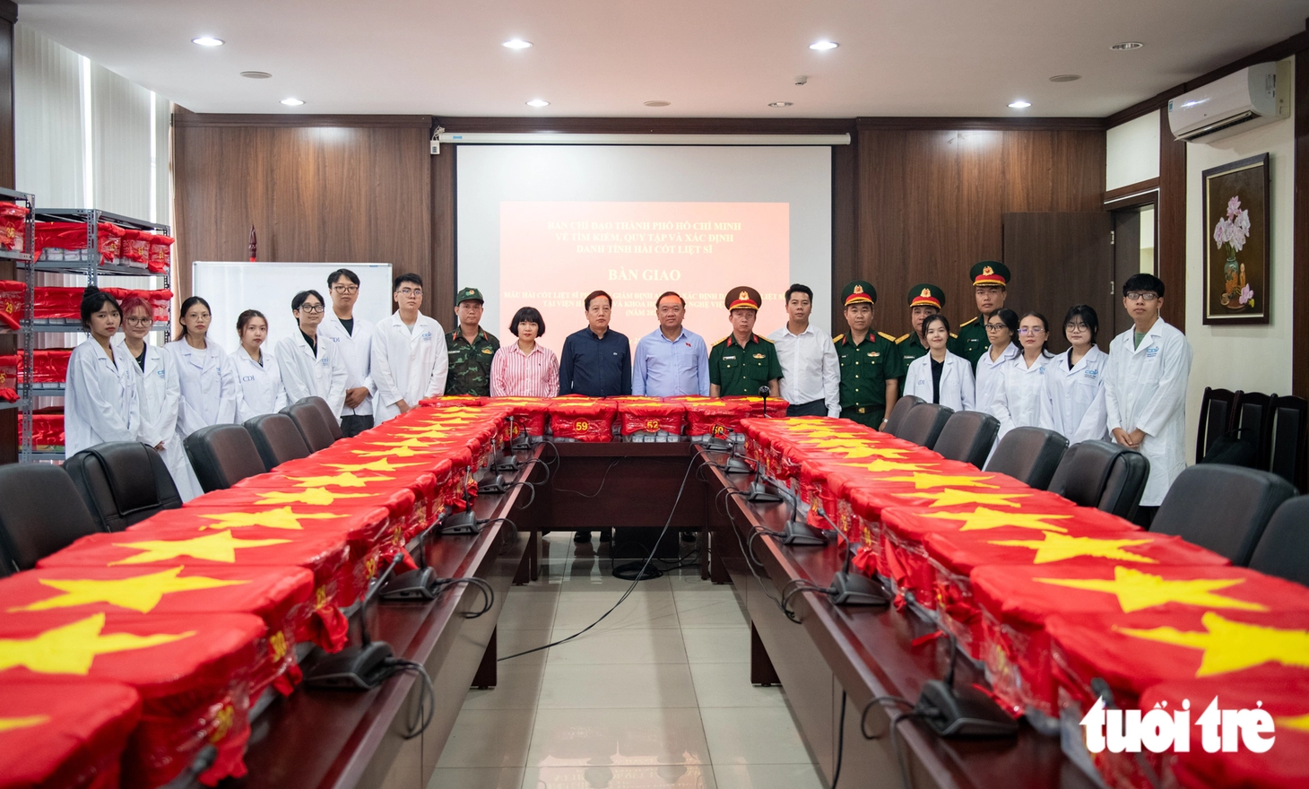 Phi công máy bay vận chuyển 7.104 mẫu sinh phẩm hài cốt liệt sĩ: Đây là một nhiệm vụ lịch sử, đặc biệt - Ảnh 8.
