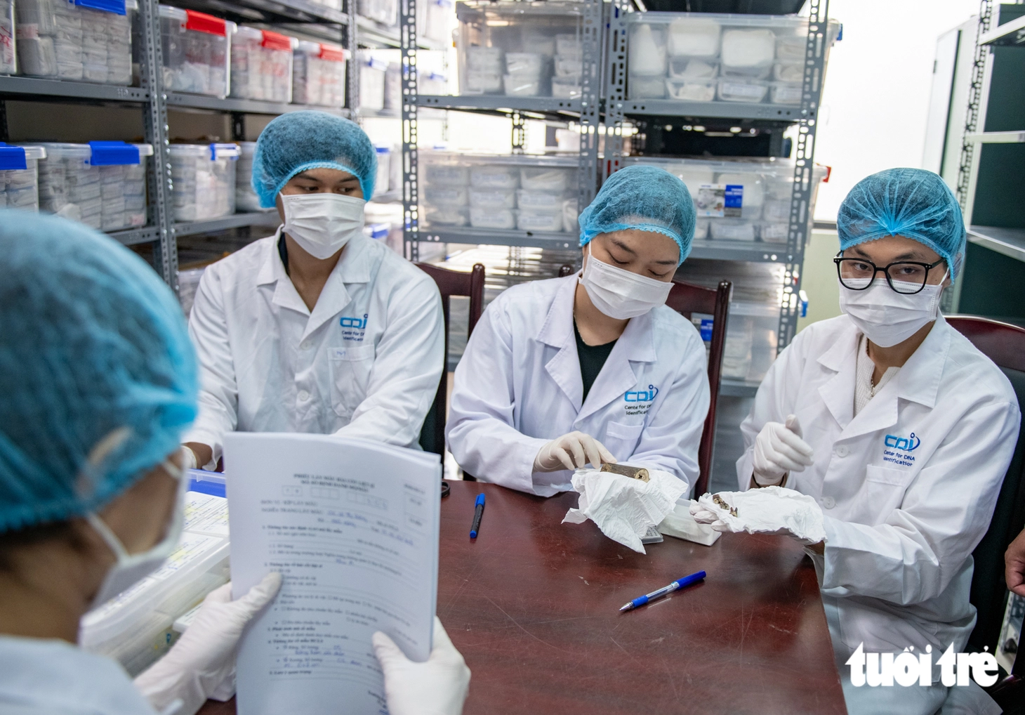 Phi công máy bay vận chuyển 7.104 mẫu sinh phẩm hài cốt liệt sĩ: Đây là một nhiệm vụ lịch sử, đặc biệt - Ảnh 10.