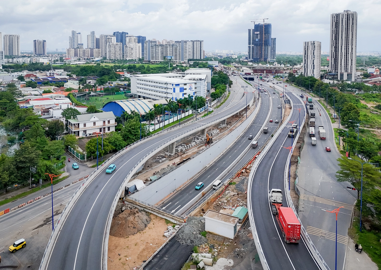 Thống xe nhánh cầu vượt từ Đồng Văn Cống đi nút giao An Phú TP.HCM - Ảnh 1.