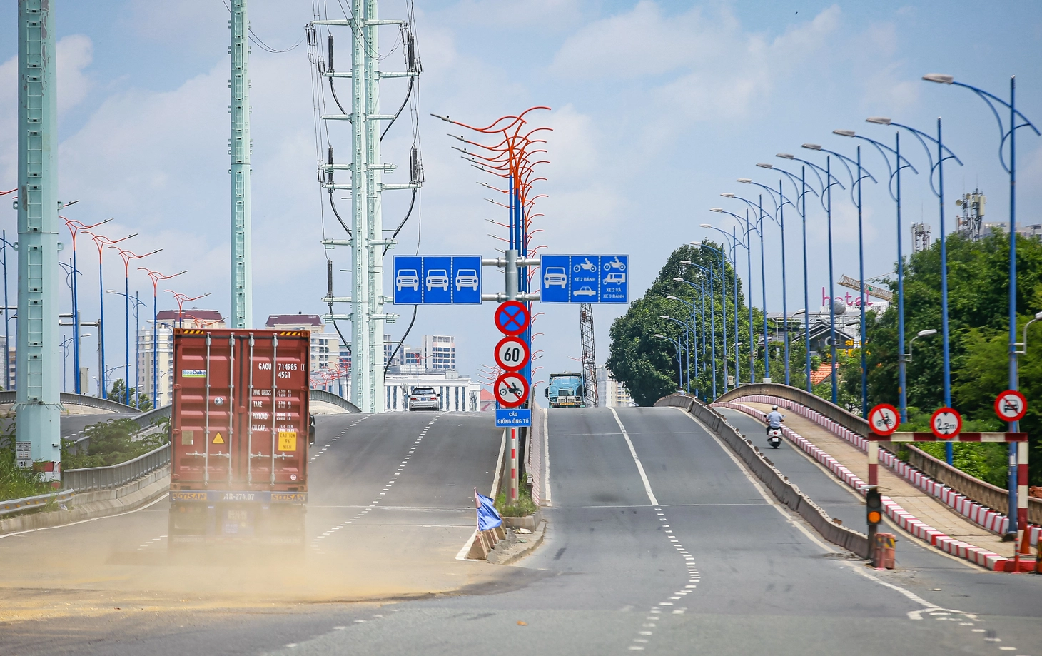 Thống xe nhánh cầu vượt từ Đồng Văn Cống đi nút giao An Phú TP.HCM - Ảnh 9.