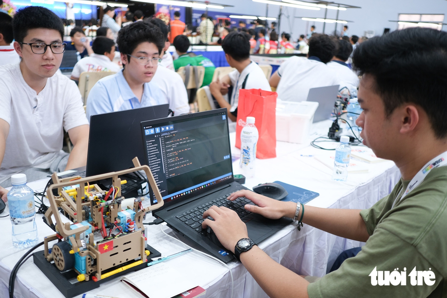Tinh anh cả nước tranh tài tại vòng chung kết cuộc thi lắp ráp, lập trình robot - Ảnh 4.