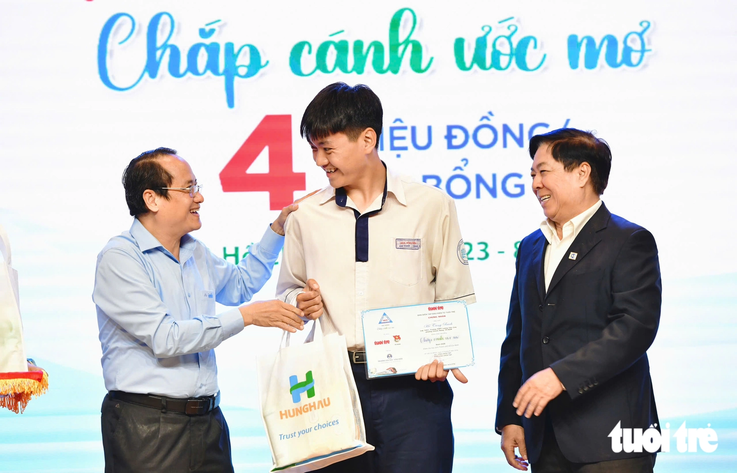 Giấu bạn, lớp trưởng viết thư nhờ ‘Chắp cánh ước mơ’ giúp bạn cùng lớp - Ảnh 1.