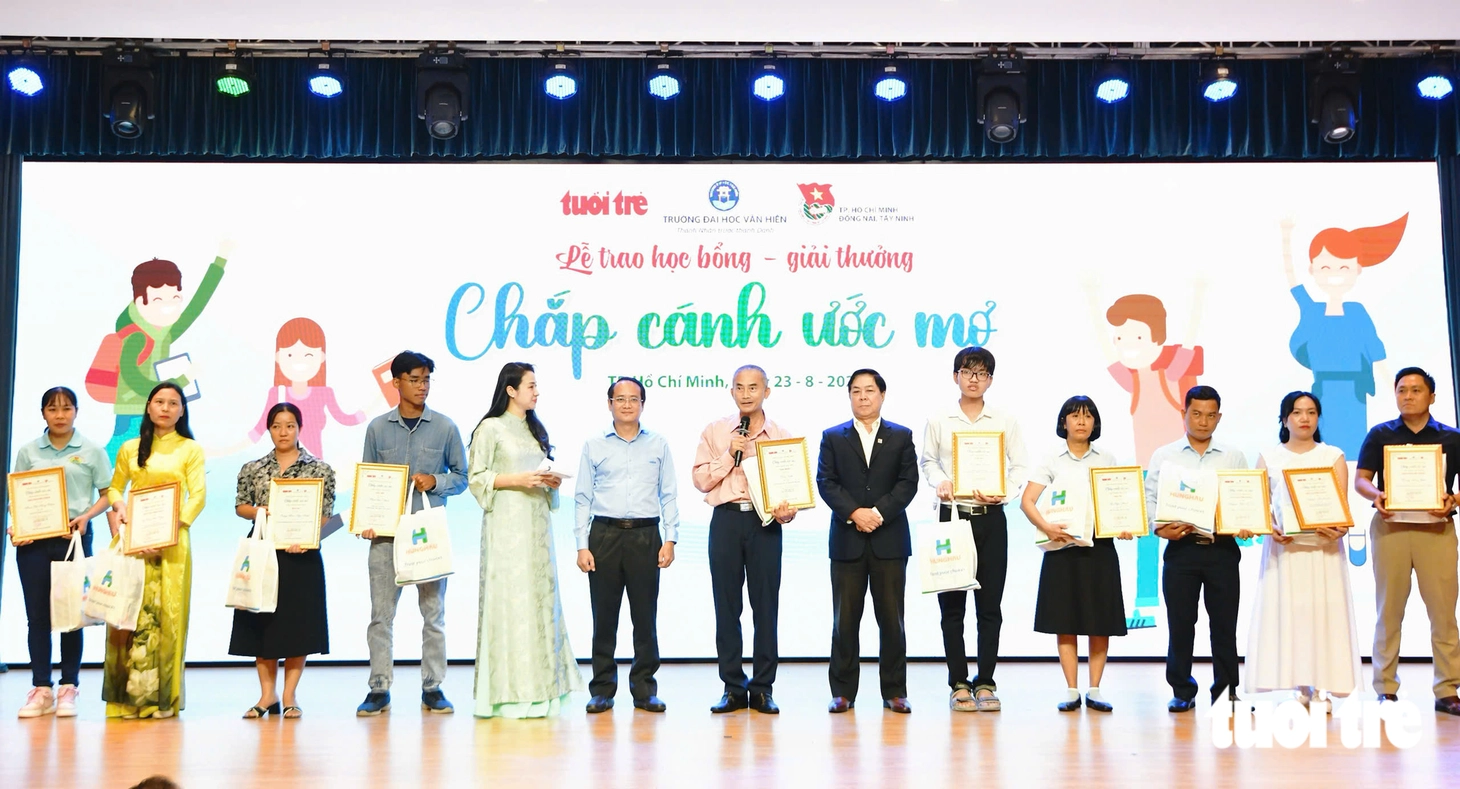 Giấu bạn, lớp trưởng viết thư nhờ ‘Chắp cánh ước mơ’ giúp bạn cùng lớp - Ảnh 13.