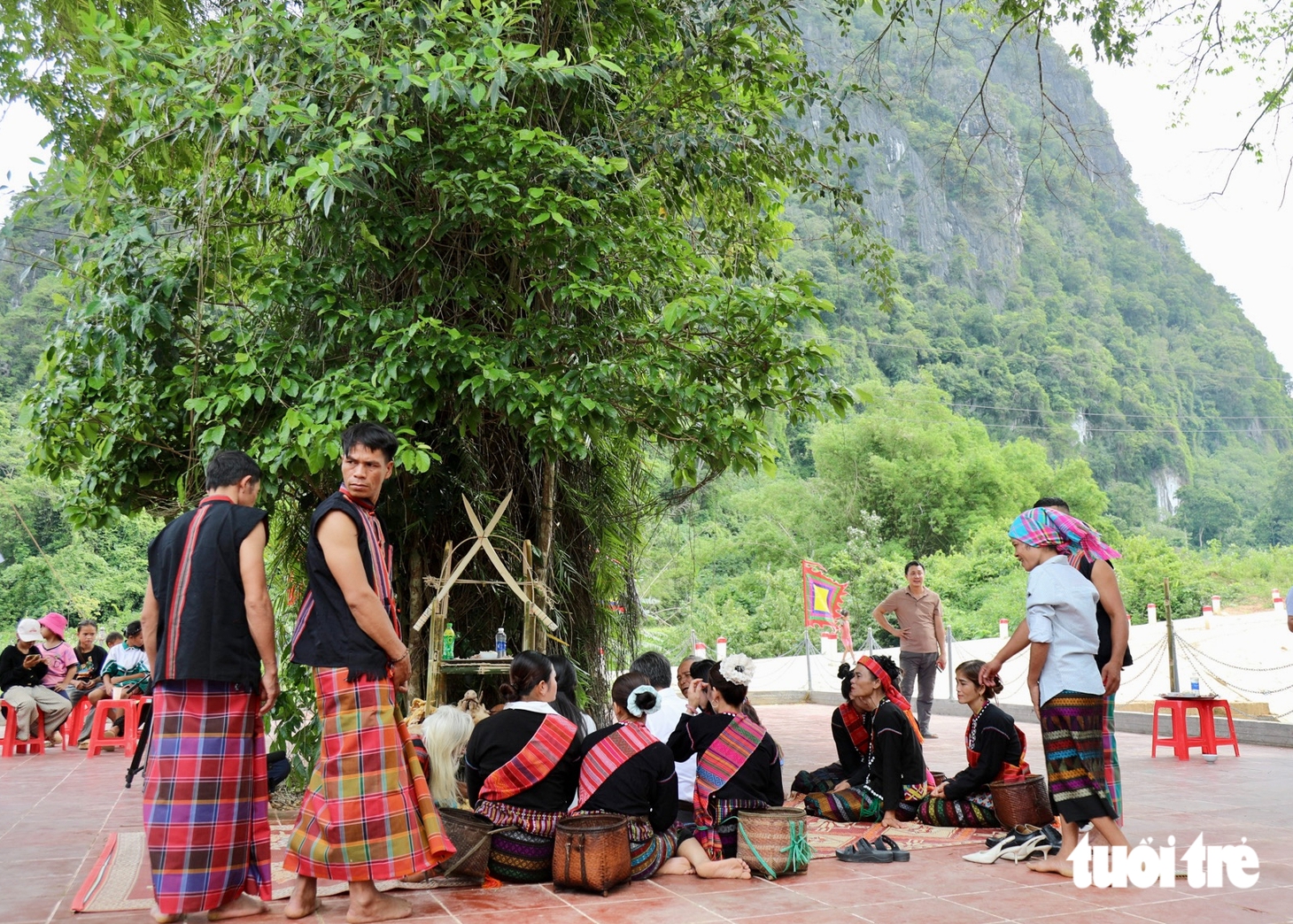 Giữa rừng già Trường Sơn, xem người Vân Kiều trỉa lúa, cầu mùa bội gắn với du lịch - Ảnh 4.
