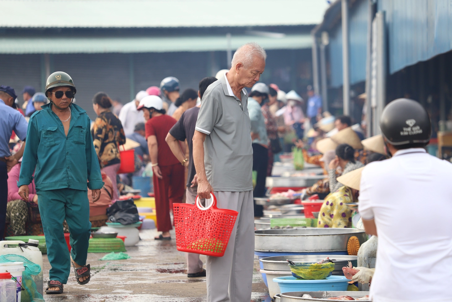 Định kiến chợ chồm hổm là lộn xộn? Ngôi chợ ở miền Tây này sẽ khiến bạn nghĩ lại - Ảnh 4.