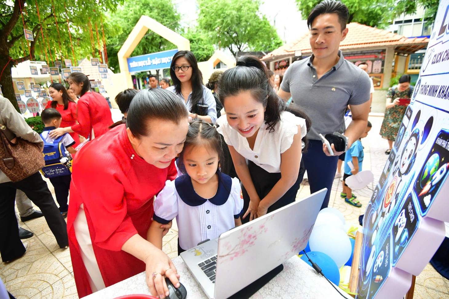 Trường tiểu học nổi tiếng ở TP.HCM giúp học sinh lớp 1 yêu trường ngay từ ngày đầu tiên - Ảnh 2.
